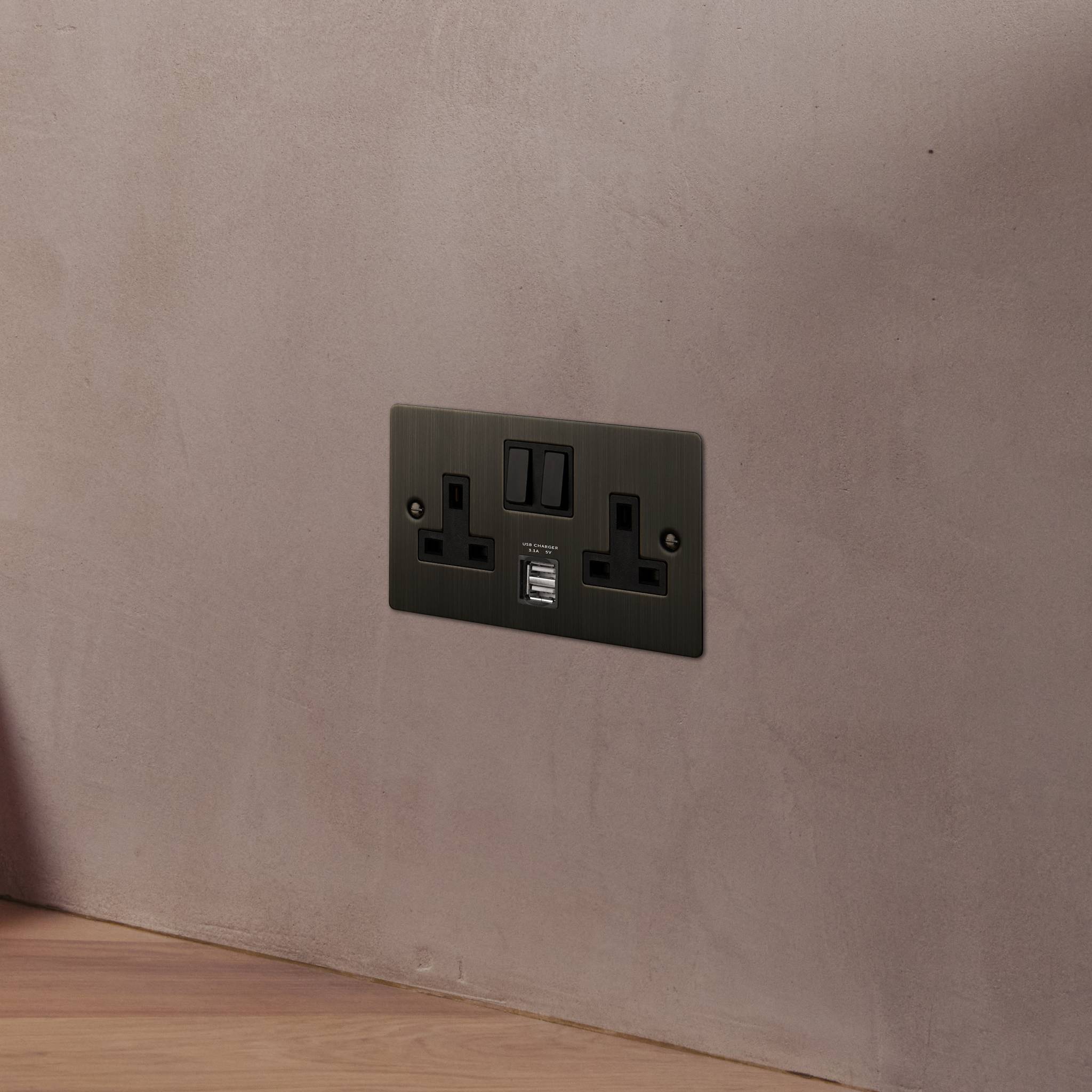 2G UK PLUG SOCKET / USB