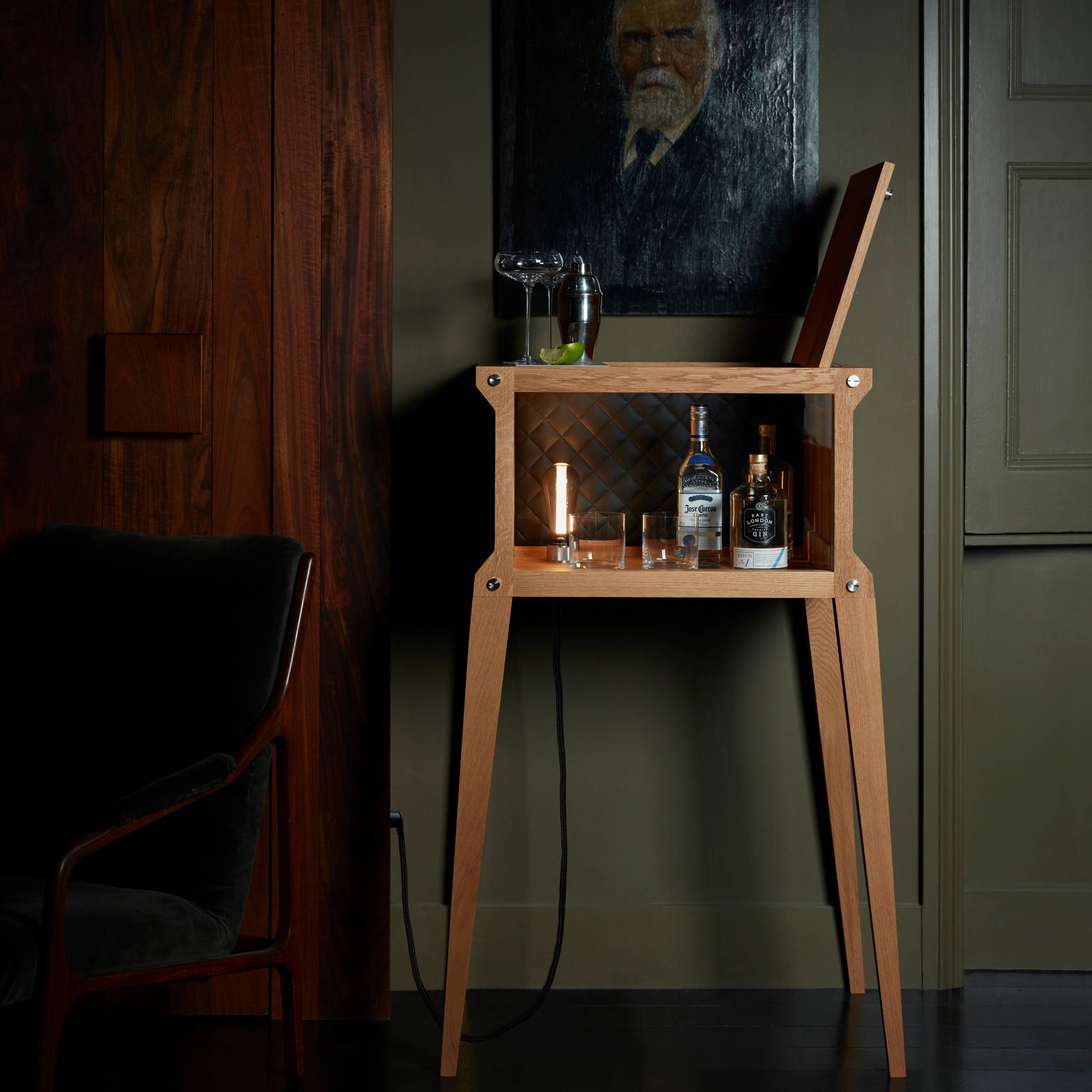 THE POPSTAR BAR / UK