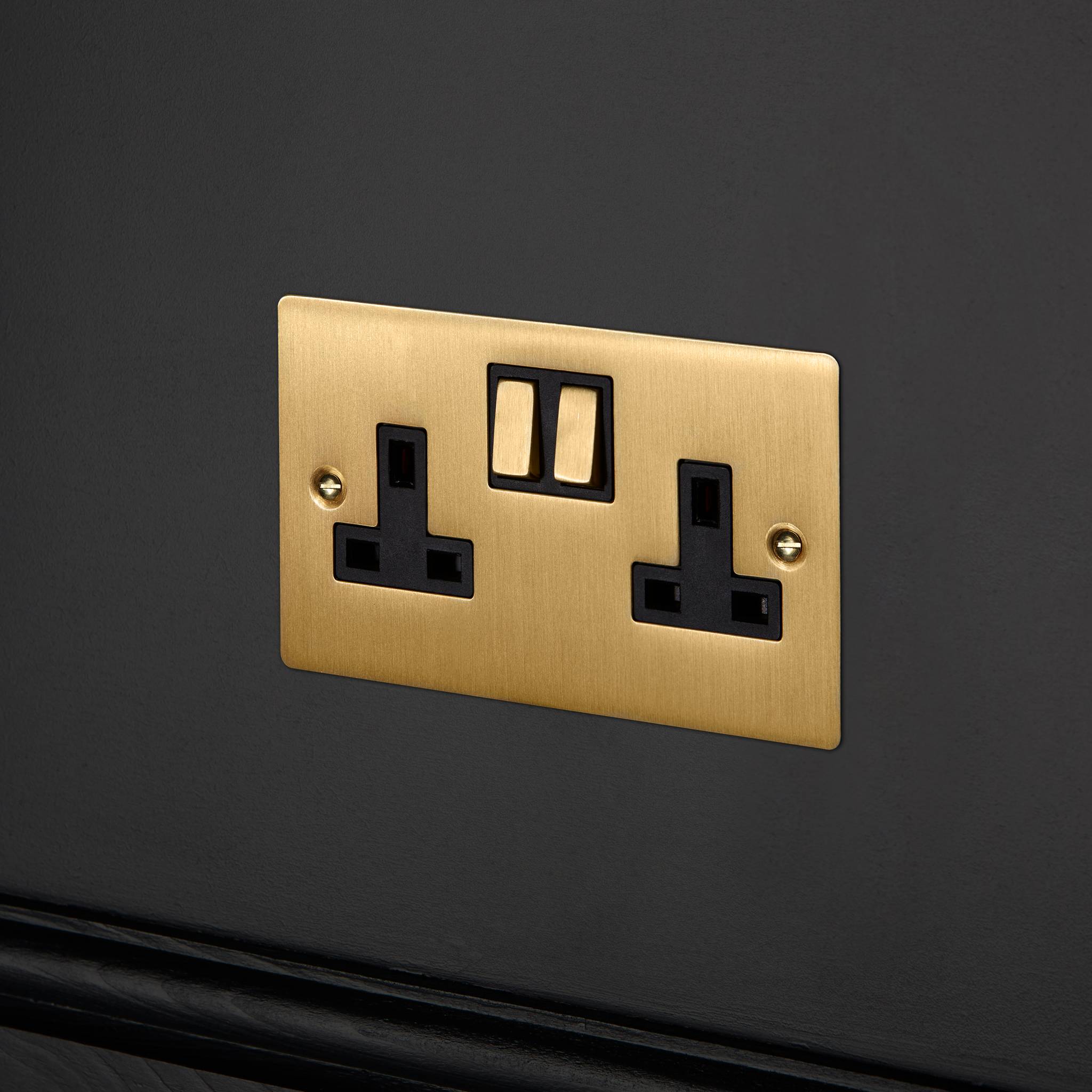 2G UK PLUG SOCKET