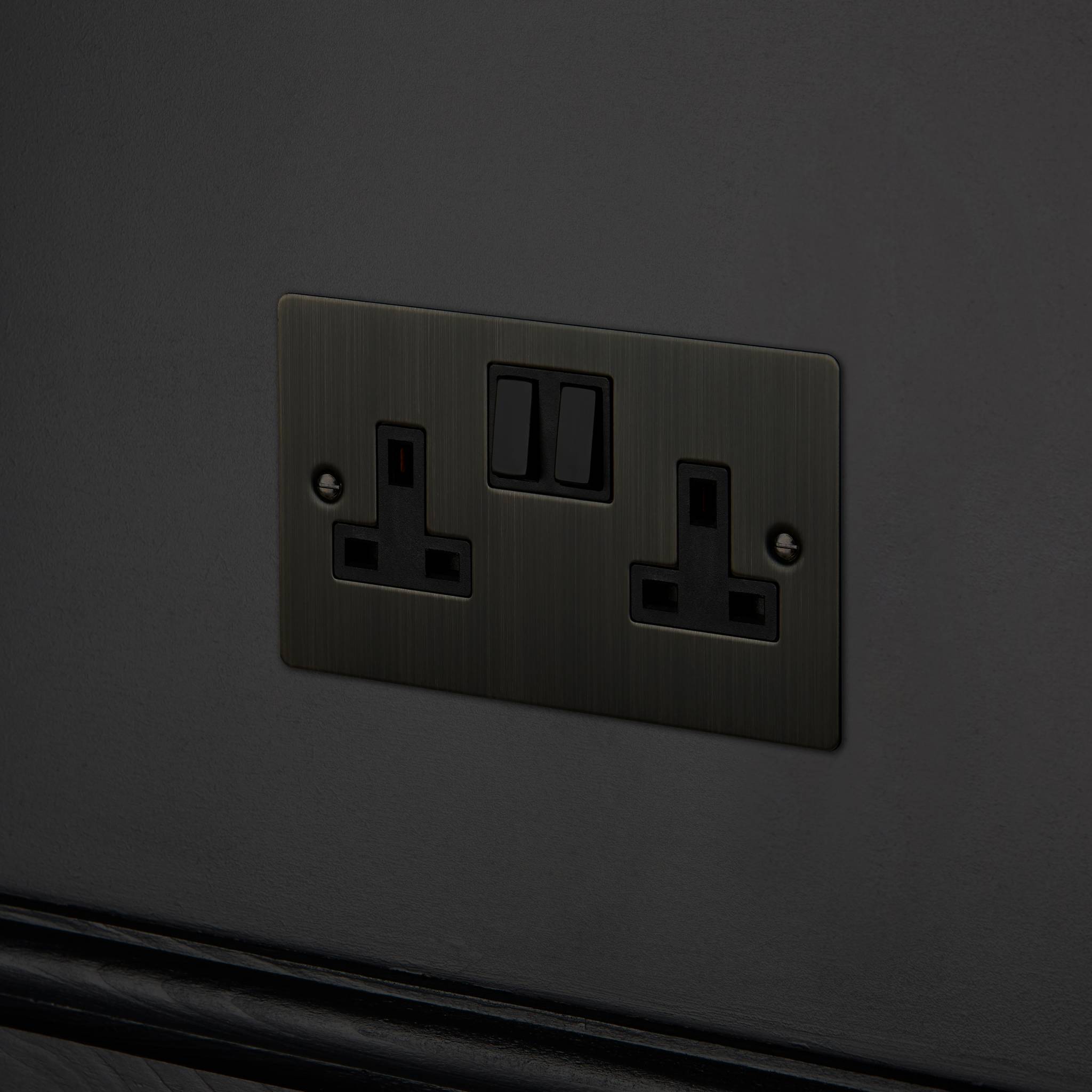 2G UK PLUG SOCKET