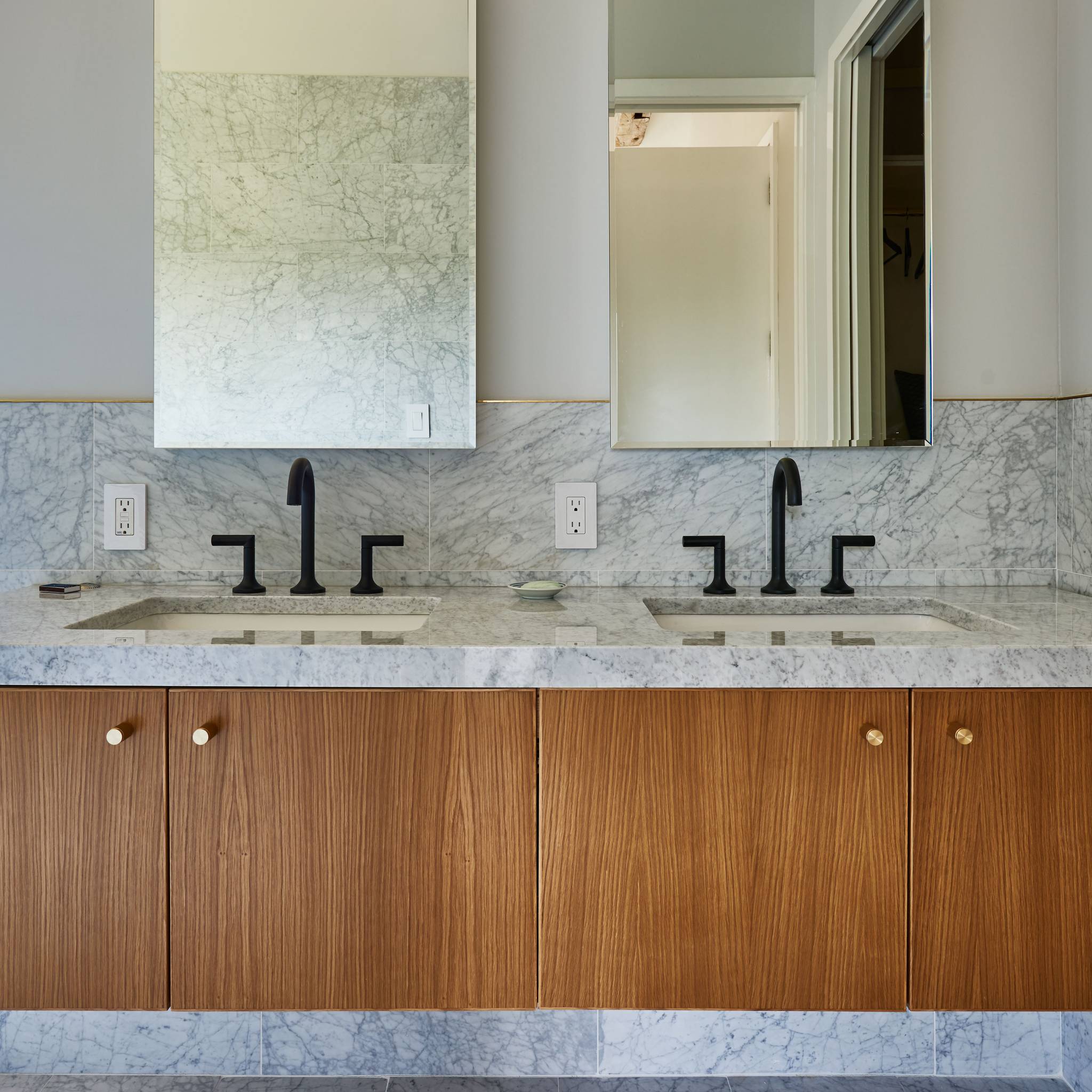 FURNITURE KNOB / CROSS