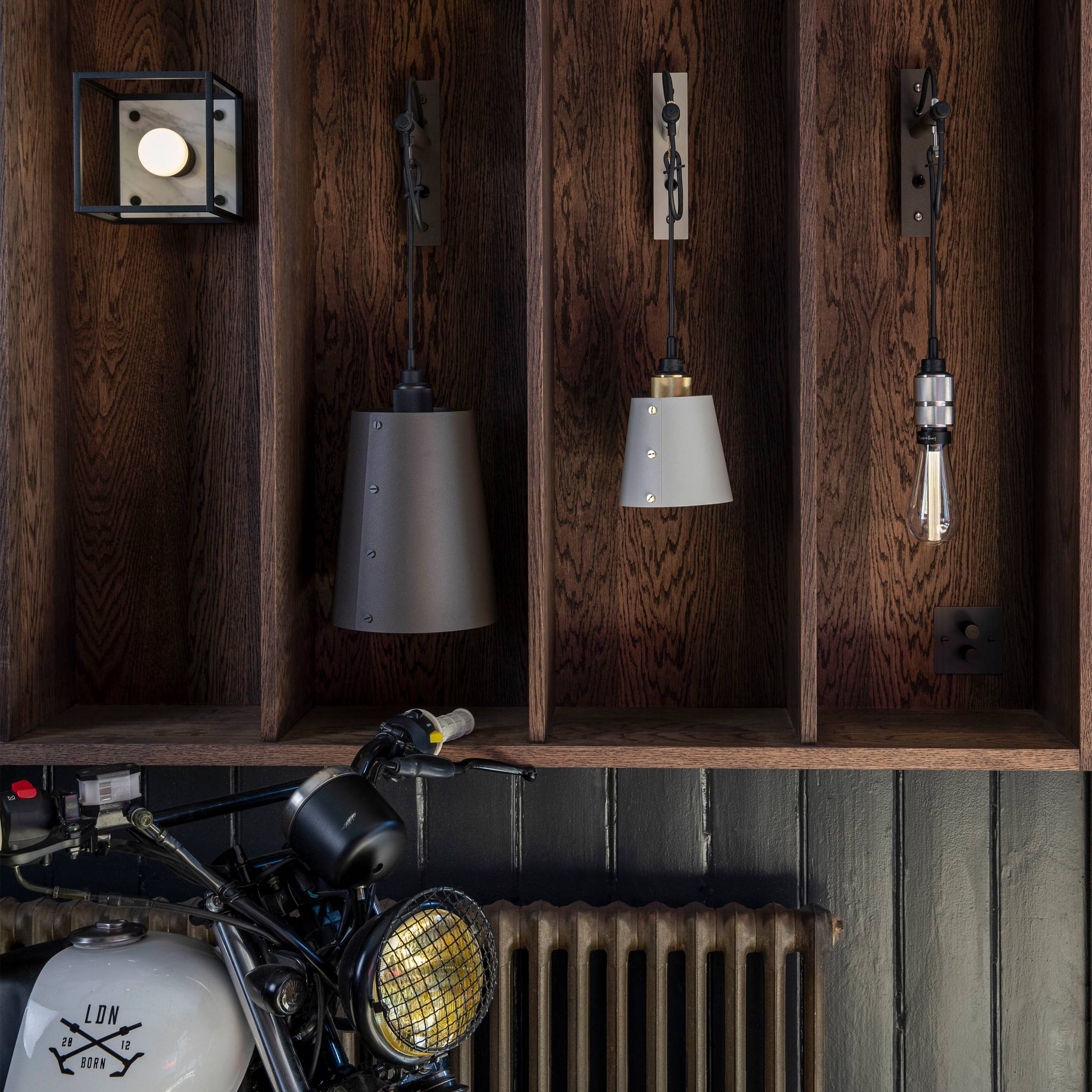 HOOKED WALL / CROSS / SMALL / GRAPHITE