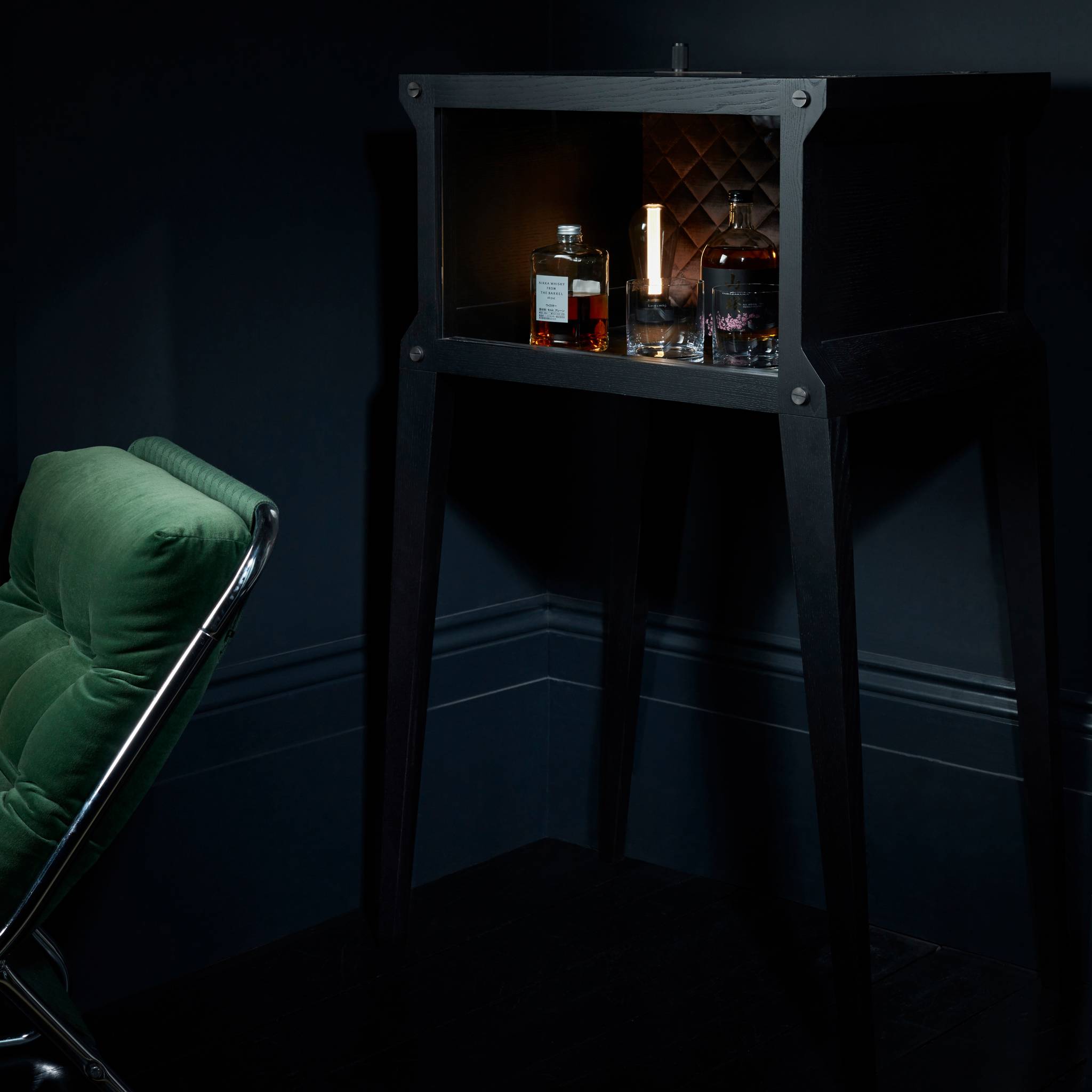 THE POPSTAR BAR / UK