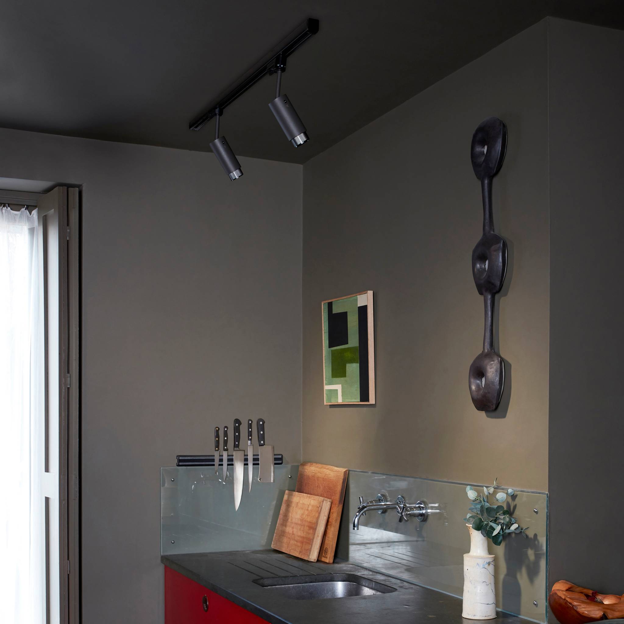 EXHAUST TRACK / LINEAR / GRAPHITE