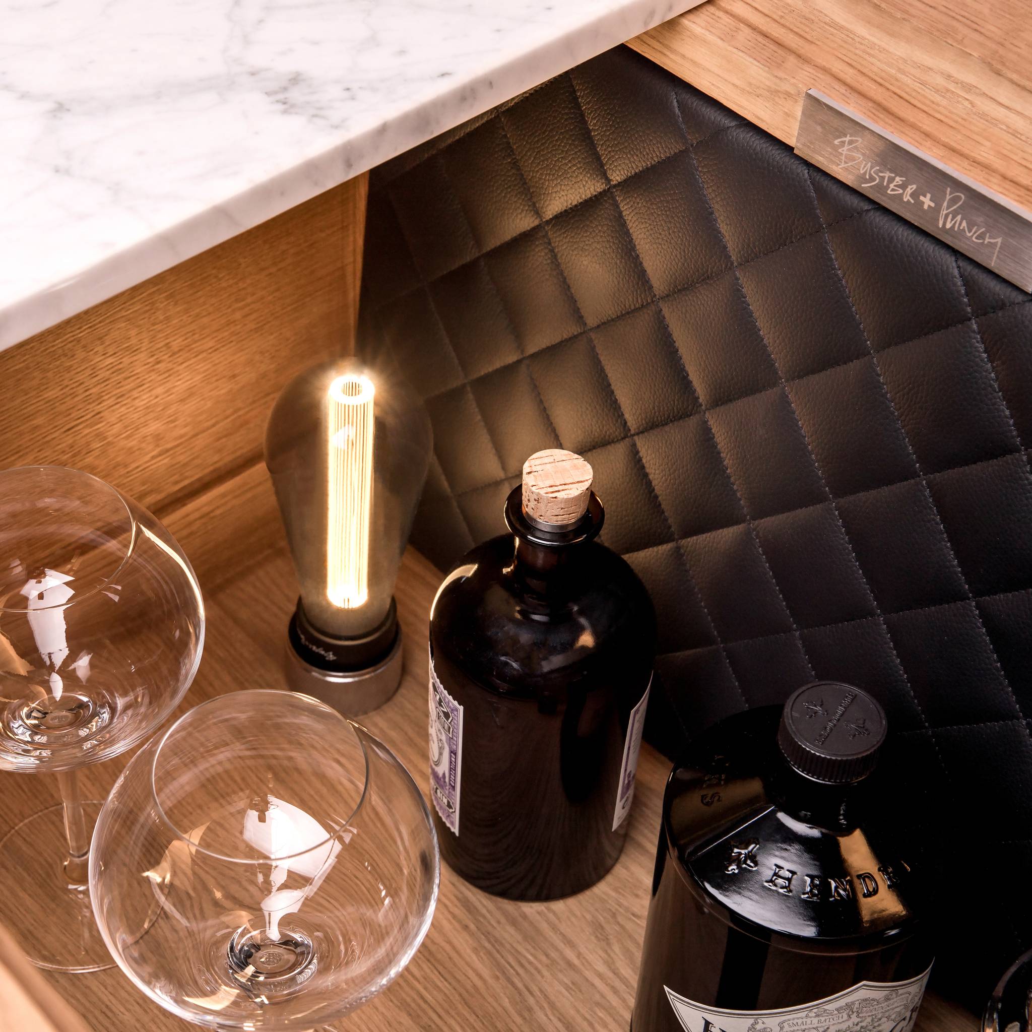 THE POPSTAR BAR / UK