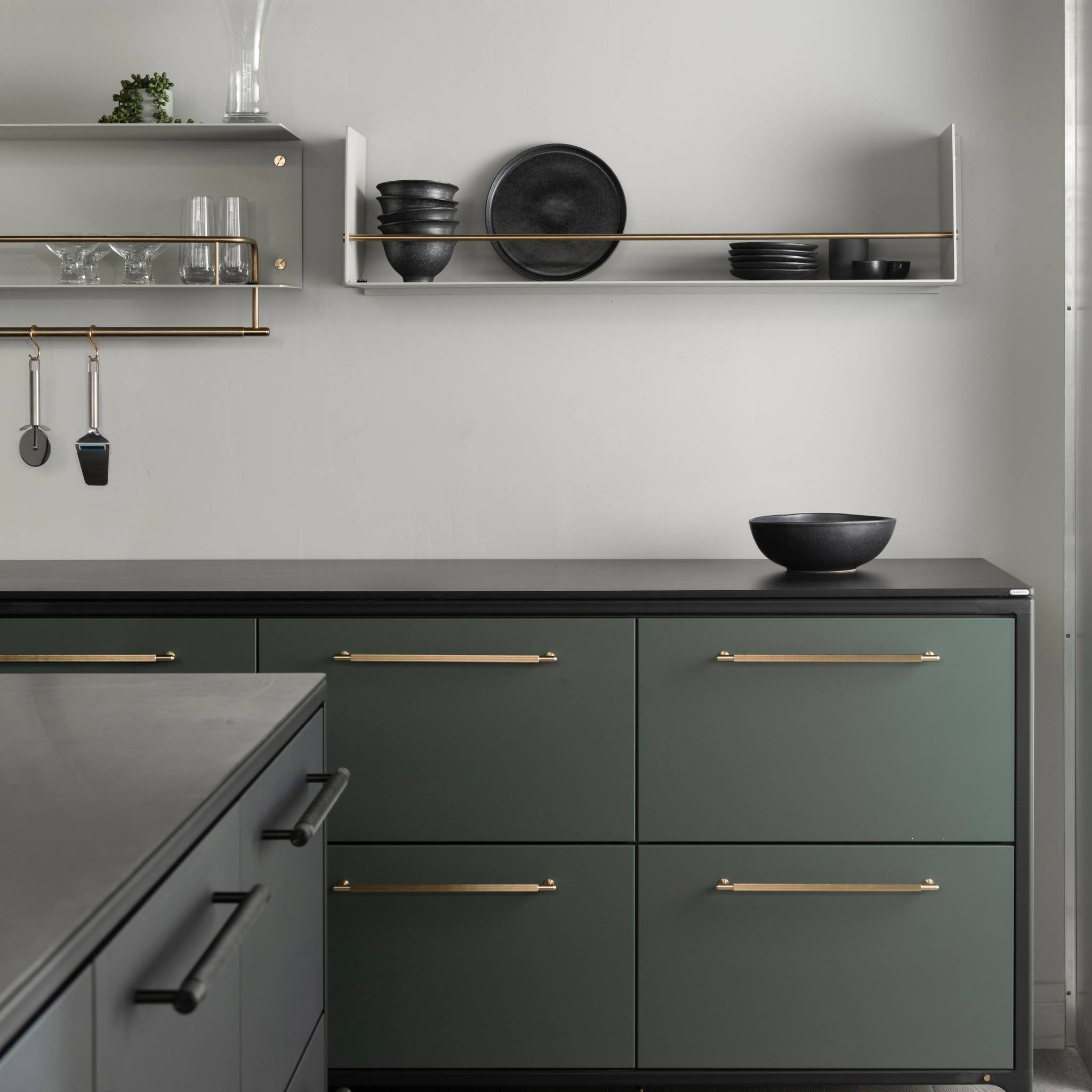 KITCHEN SHELF / GIRDER / STONE