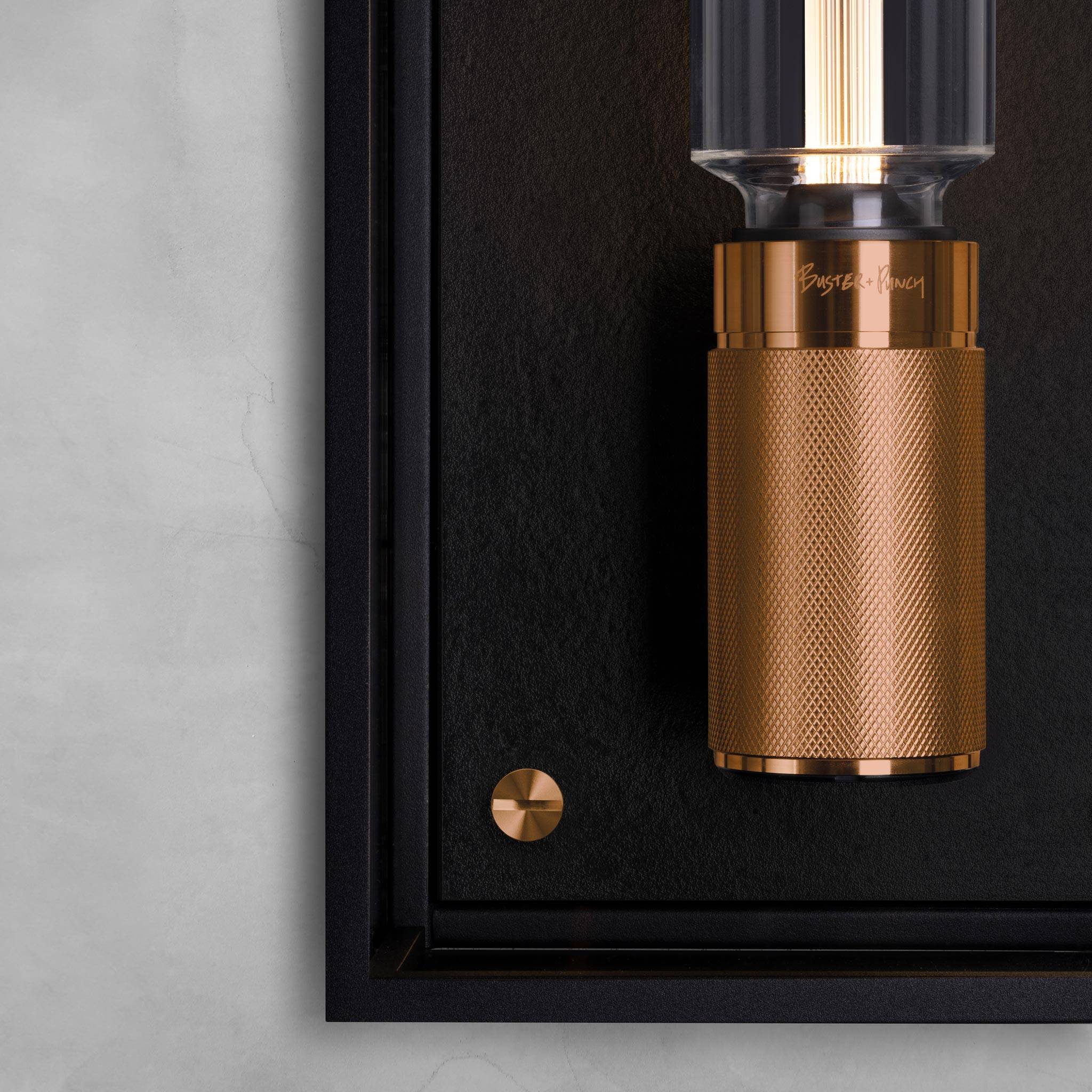 CAGED WET / WALL / CROSS / LARGE