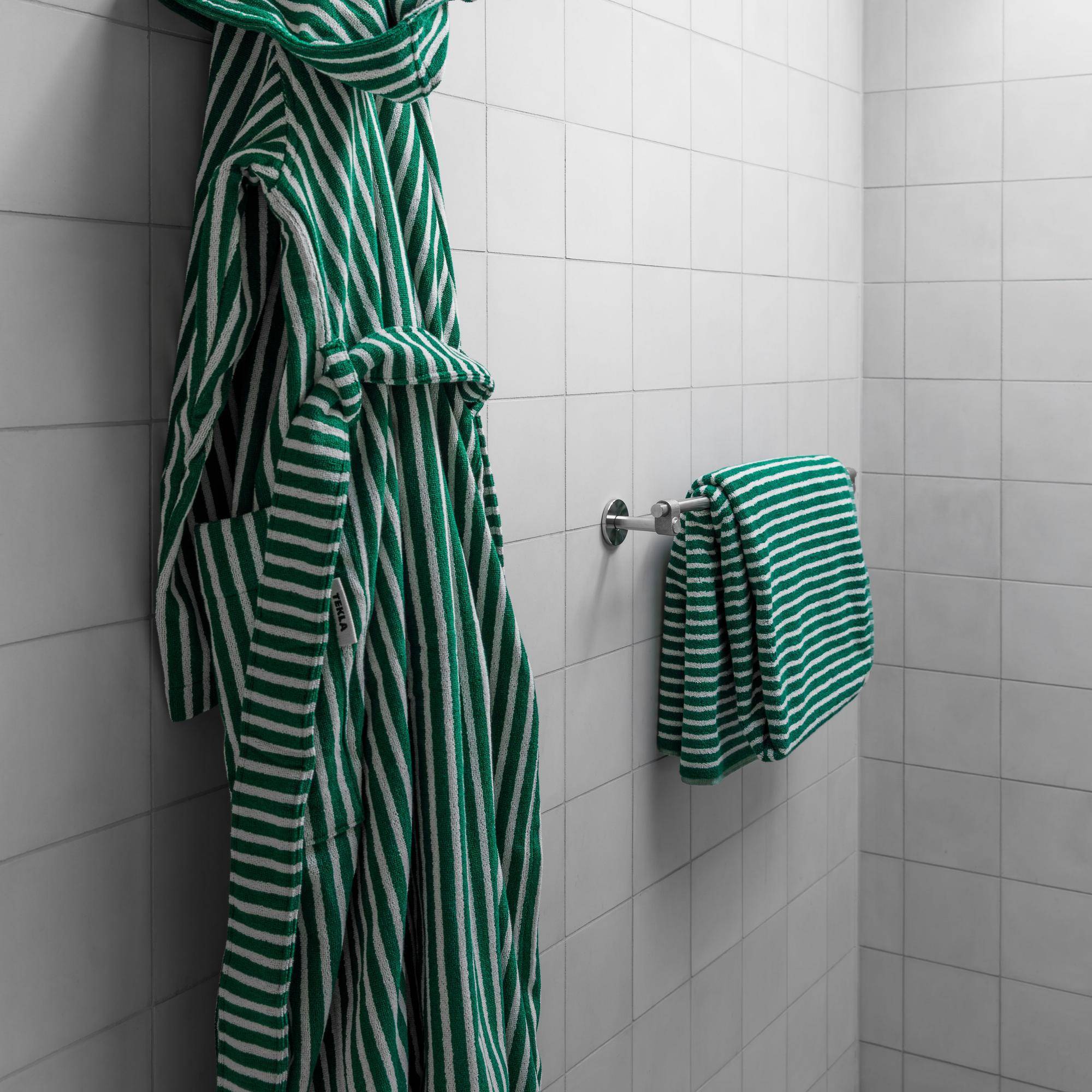 TOWEL RAIL / CAST