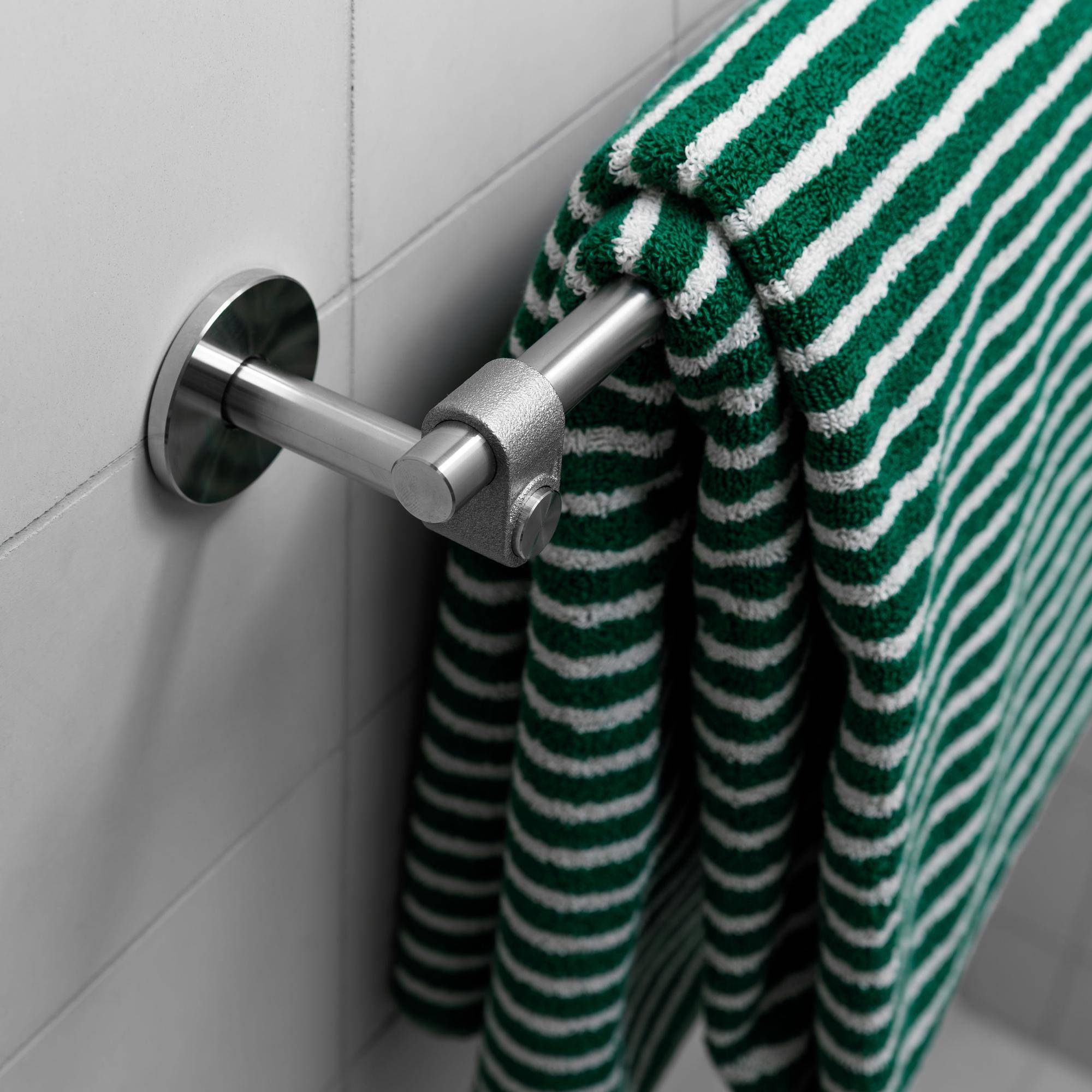 TOWEL RAIL / CAST