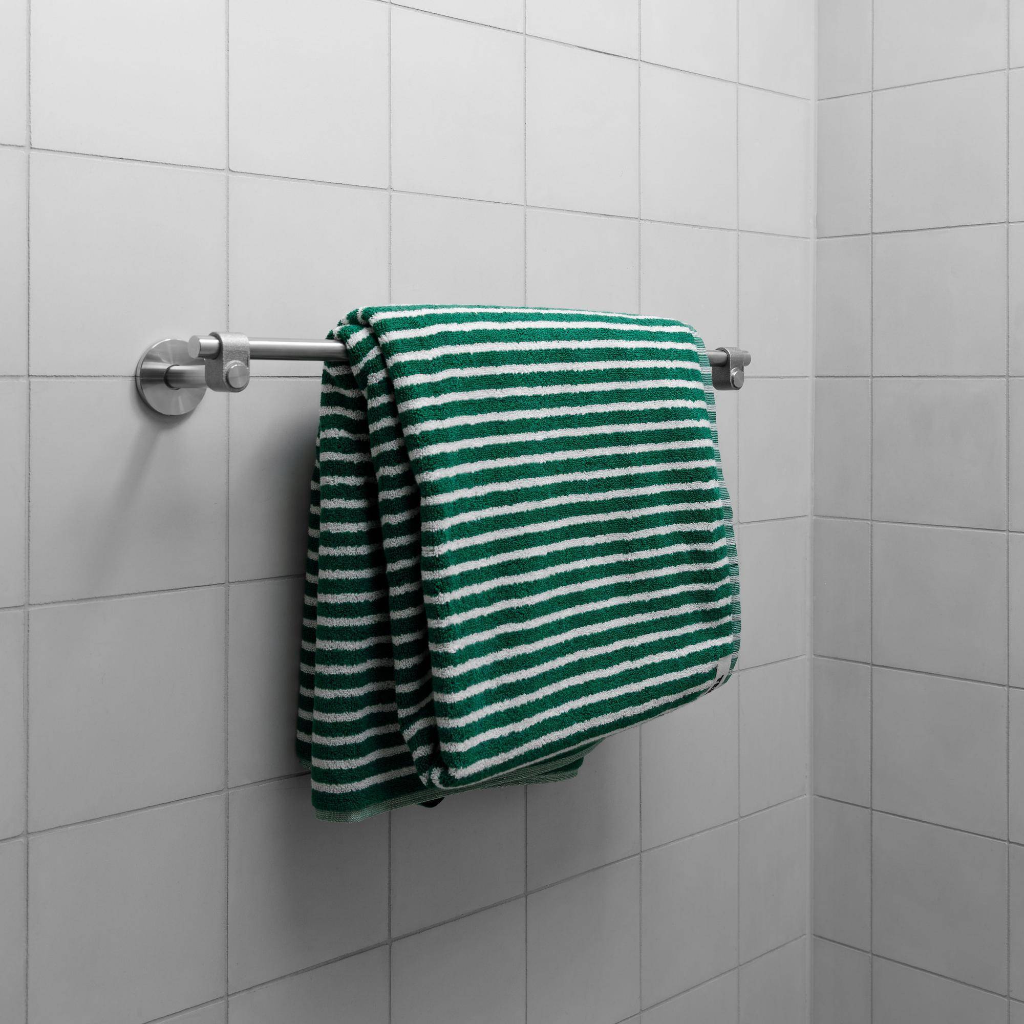 TOWEL RAIL / CAST