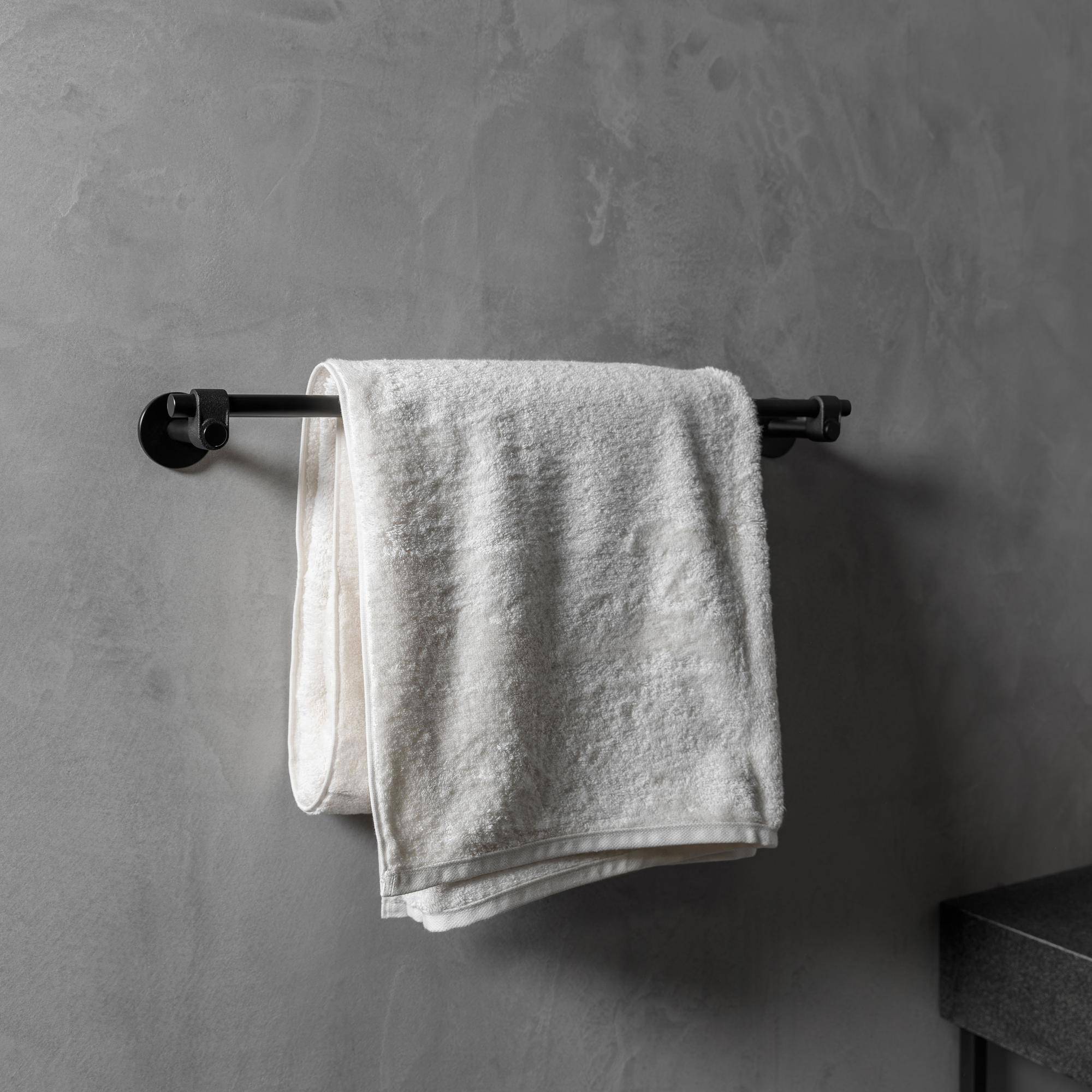 TOWEL RAIL / CAST