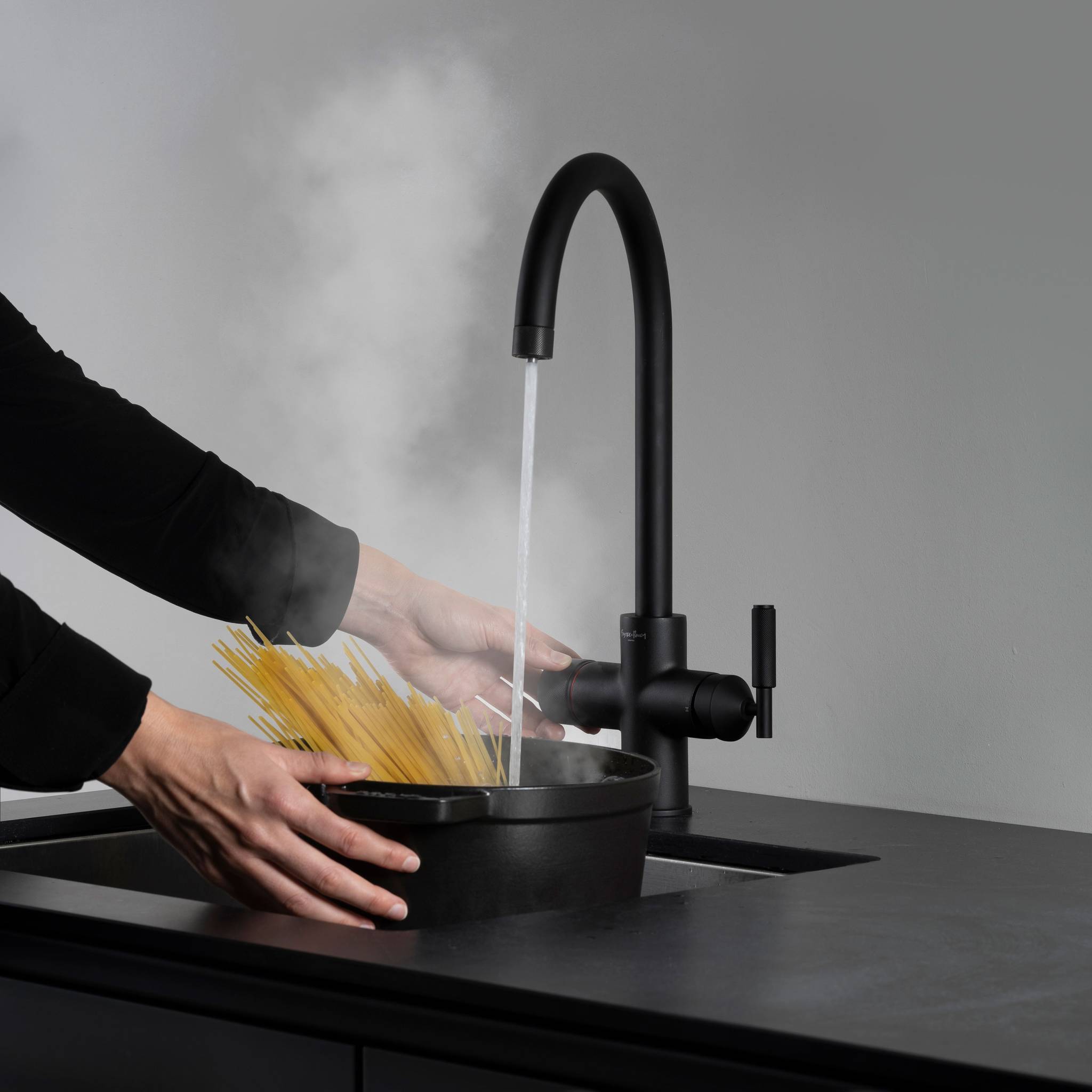 UK KITCHEN TAP / PULL-OUT MIXER / LINEAR