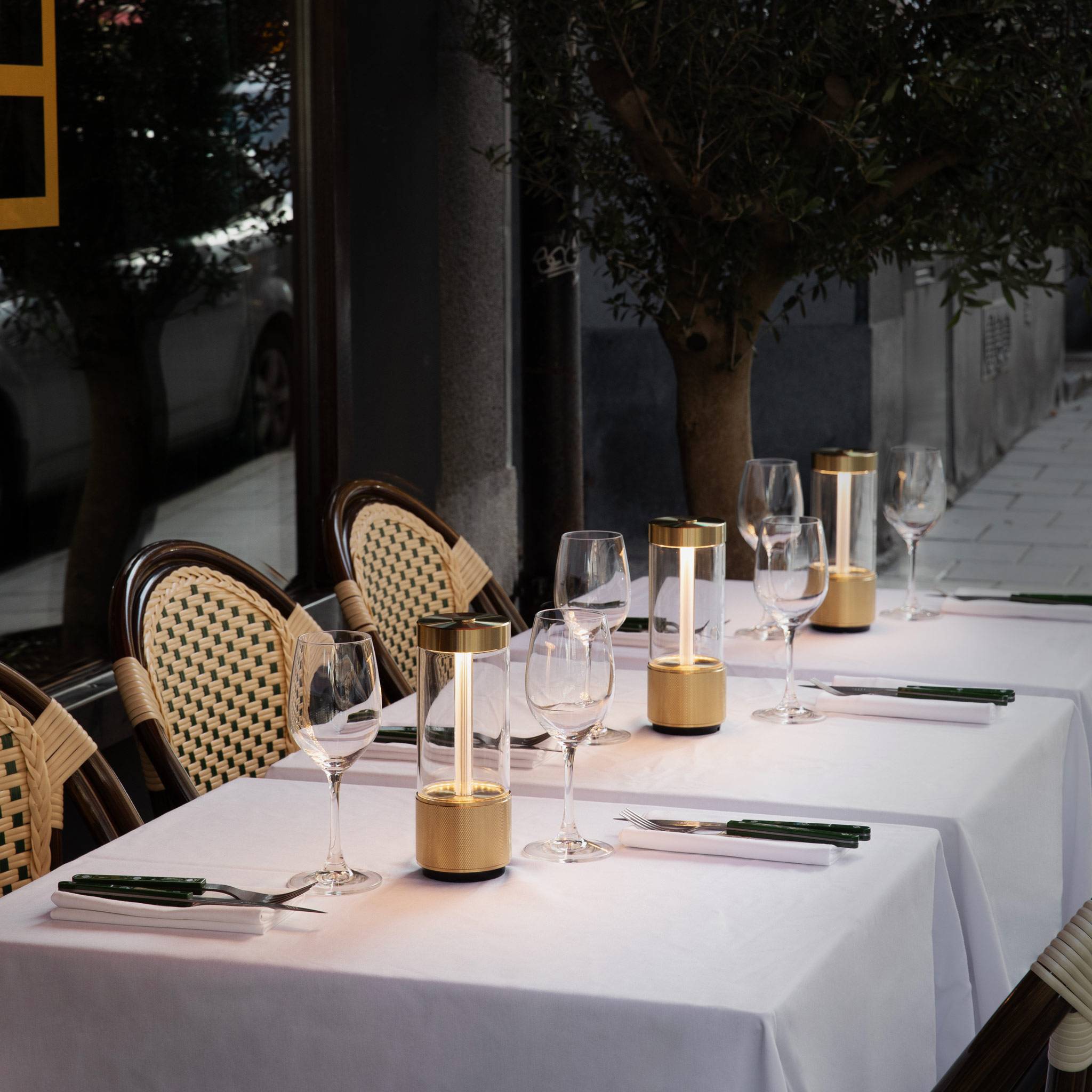 TAKEOUT / PORTABLE TABLE LIGHT