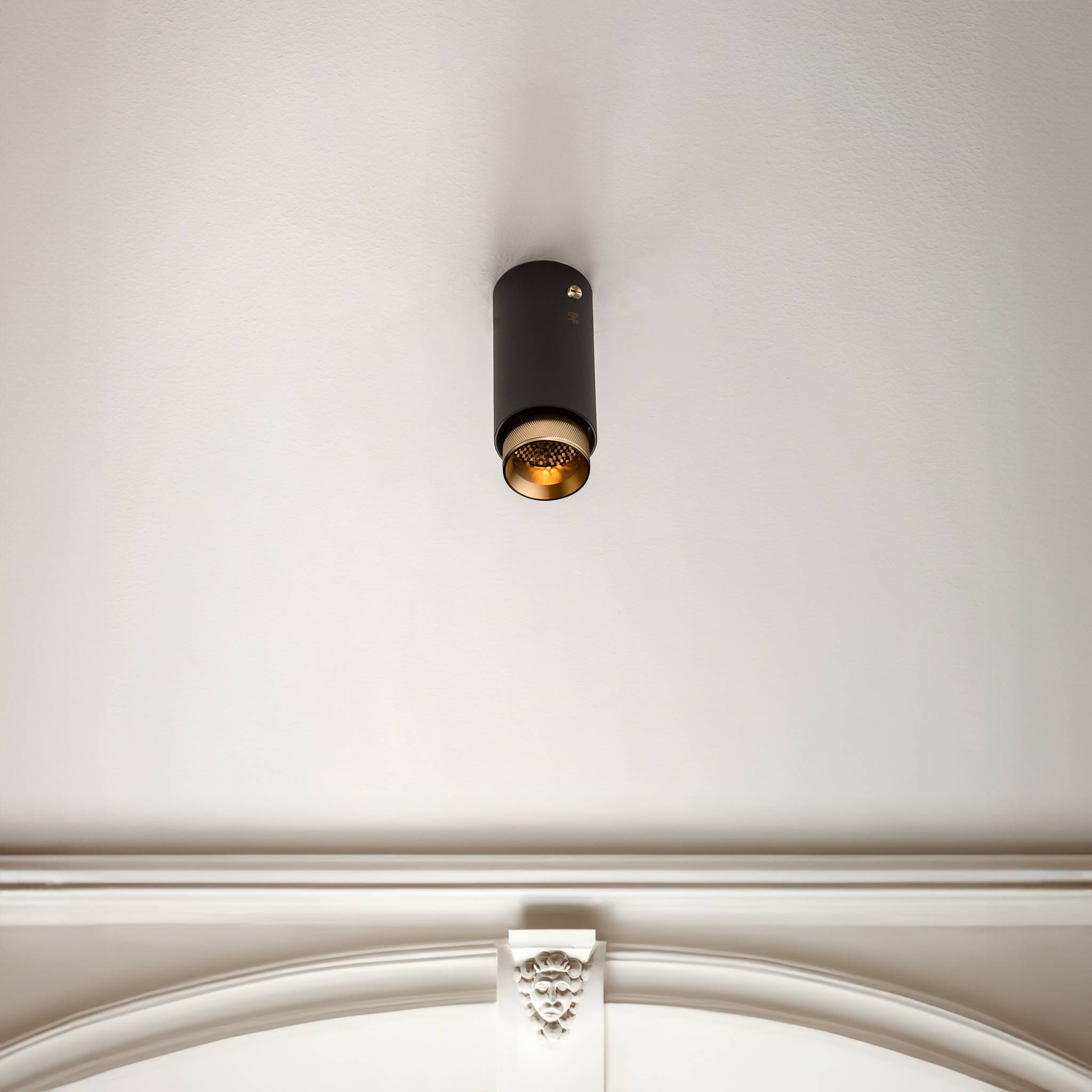 EXHAUST SURFACE / LINEAR / GRAPHITE