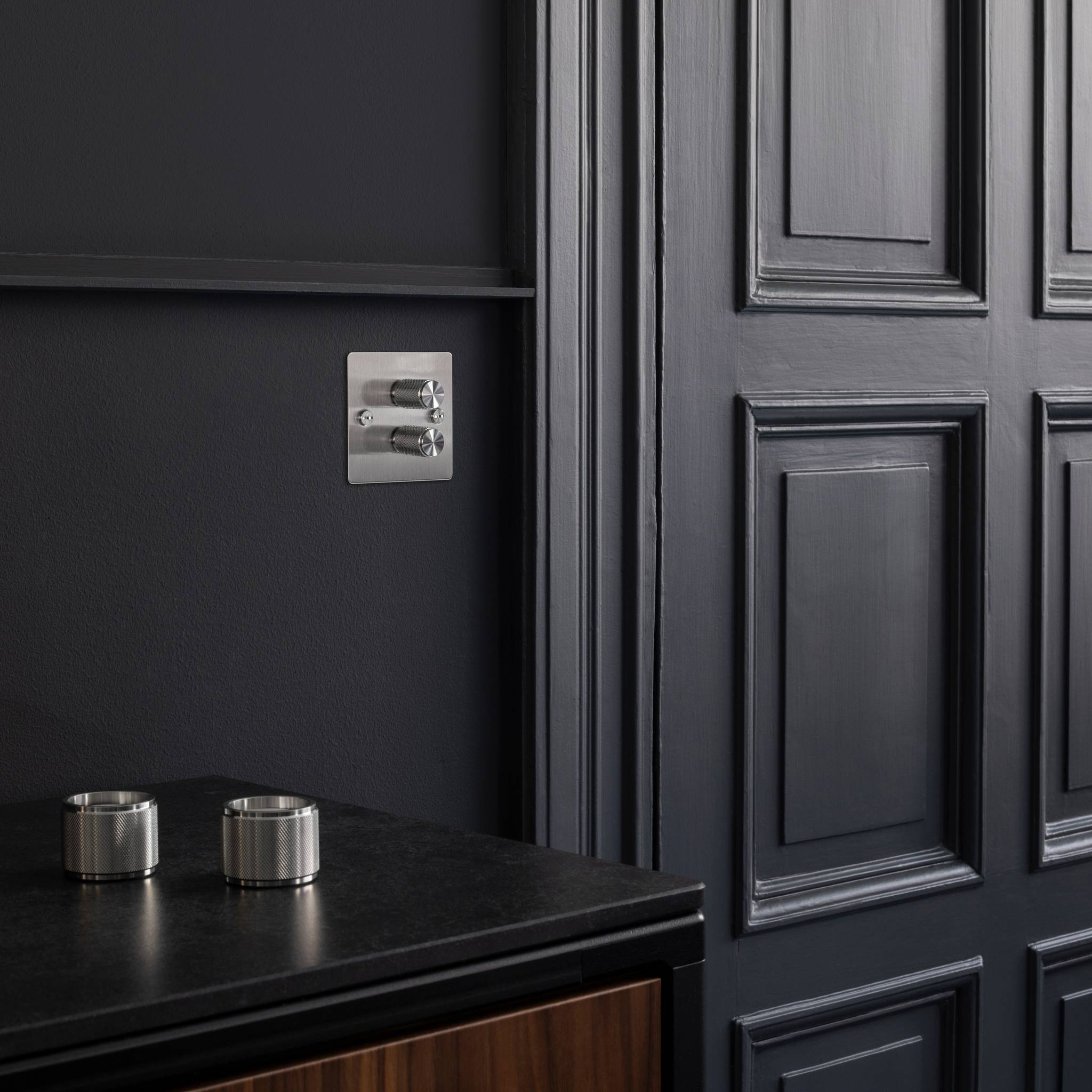 2G DIMMER / 120W / CROSS / STEEL