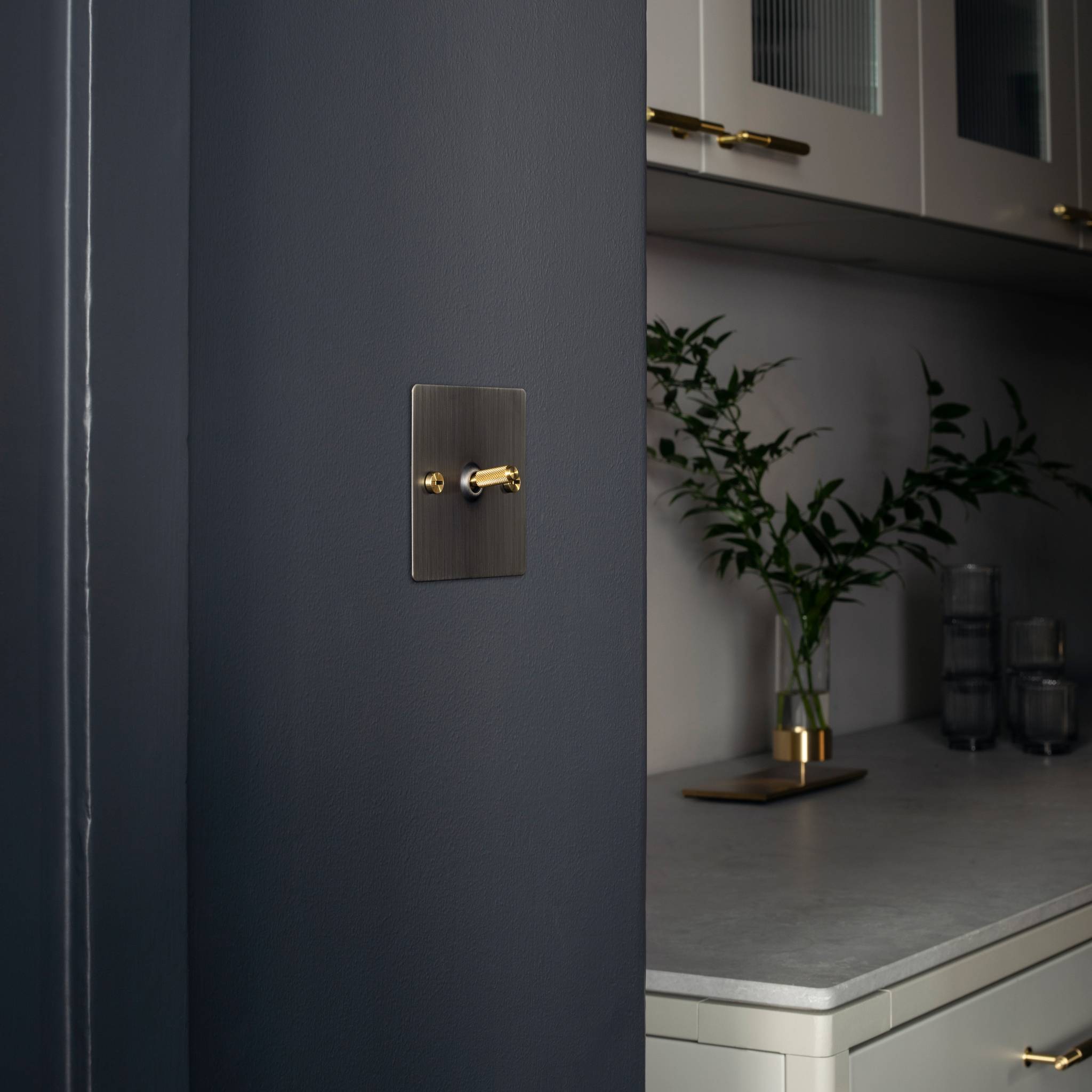 1G TOGGLE / CROSS / SMOKED BRONZE