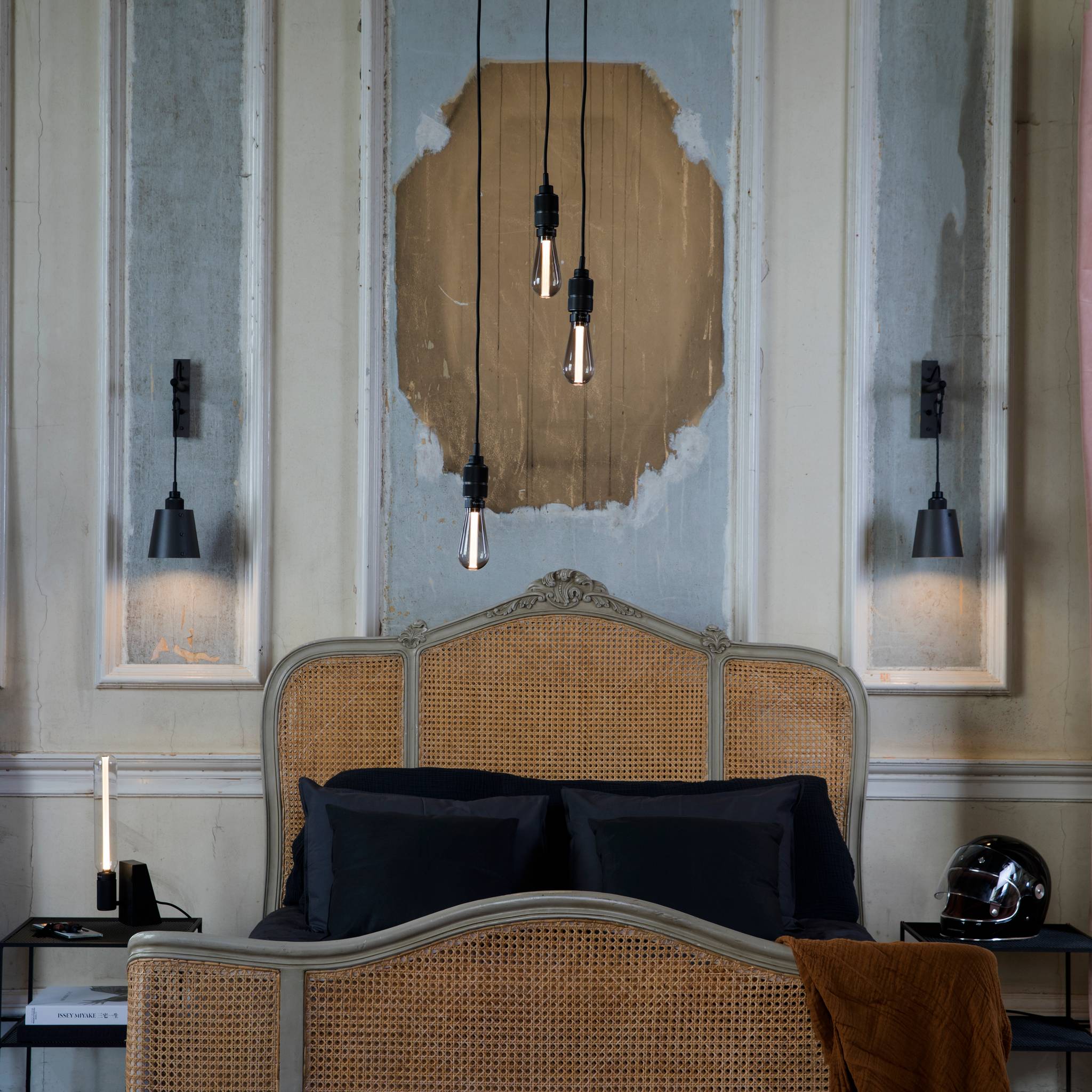 HOOKED WALL / CROSS / LARGE / GRAPHITE