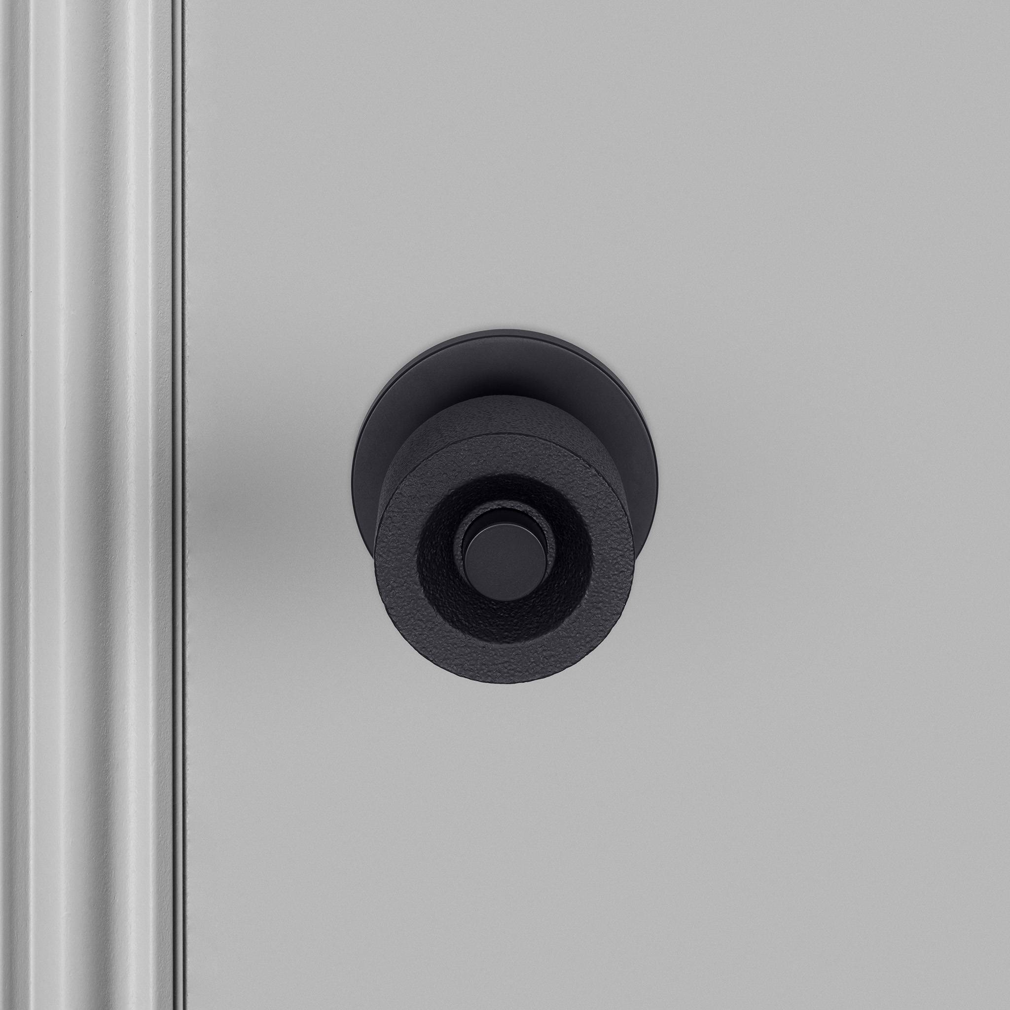 DOOR KNOB SET / CAST