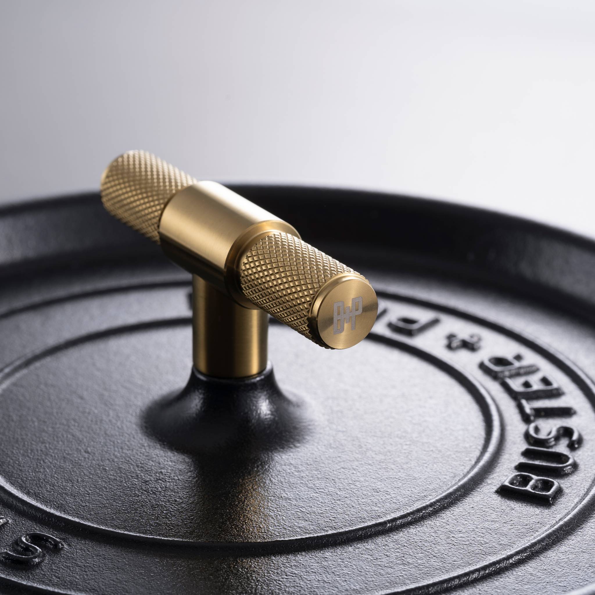 COCOTTE / 24CM / CROSS / STAUB / BLACK