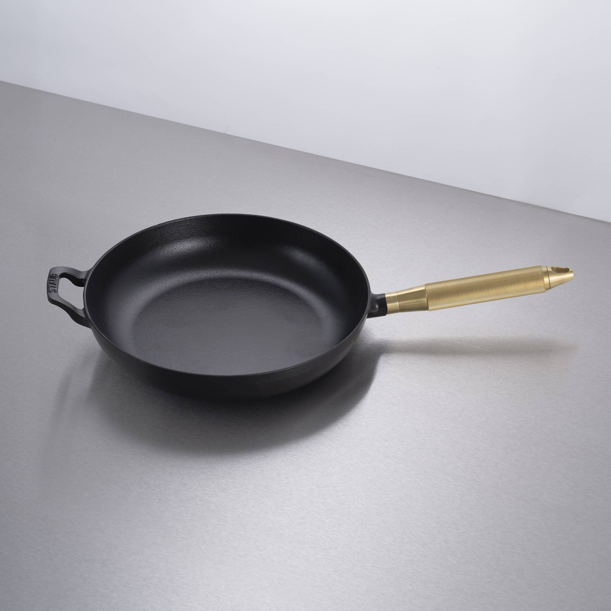 PAN / 28CM / CROSS / STAUB