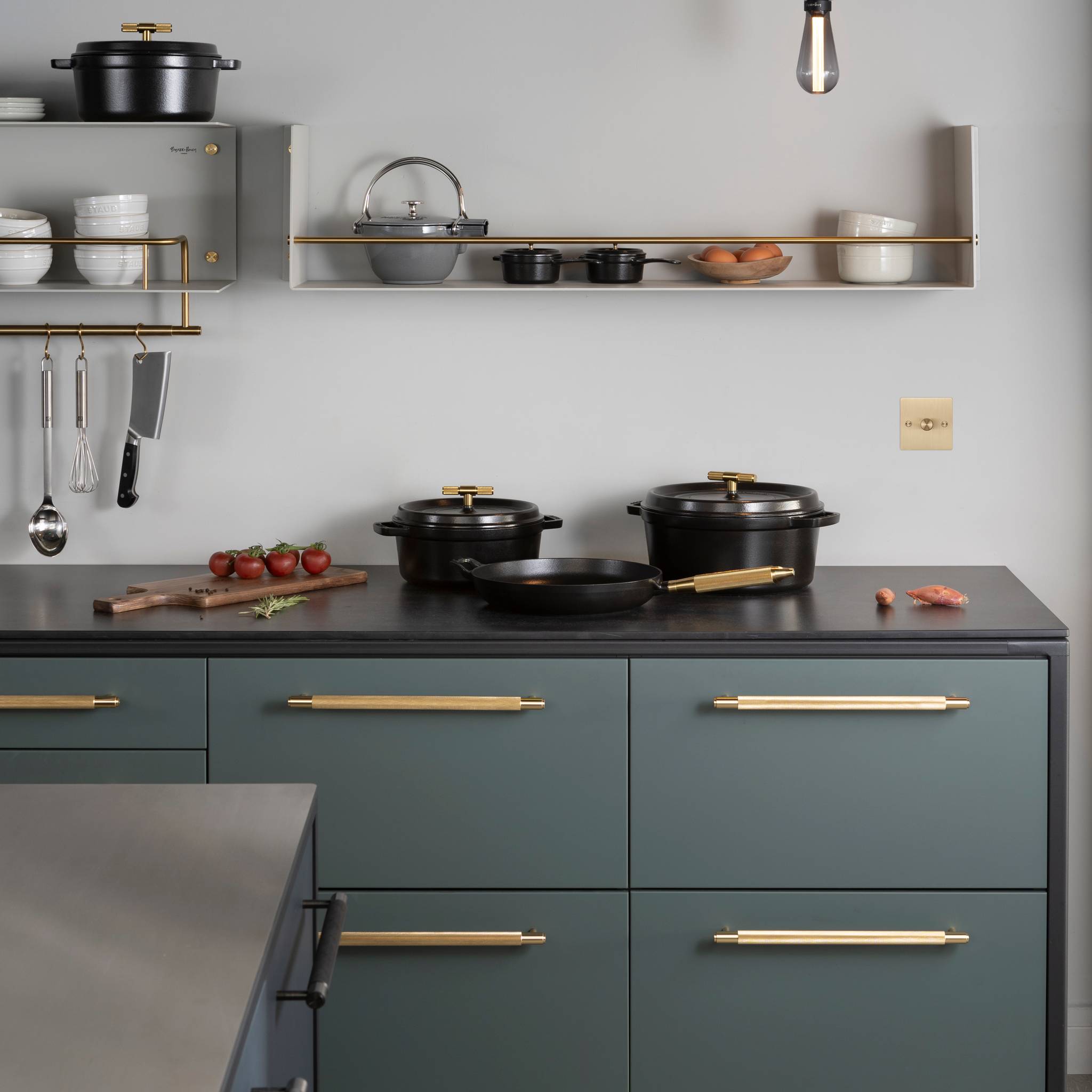 COCOTTE / 28CM / CROSS / STAUB / BLACK