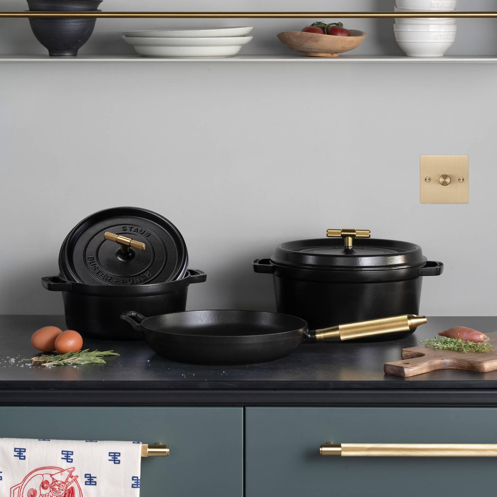 COCOTTE / 28CM / CROSS / STAUB / BLACK
