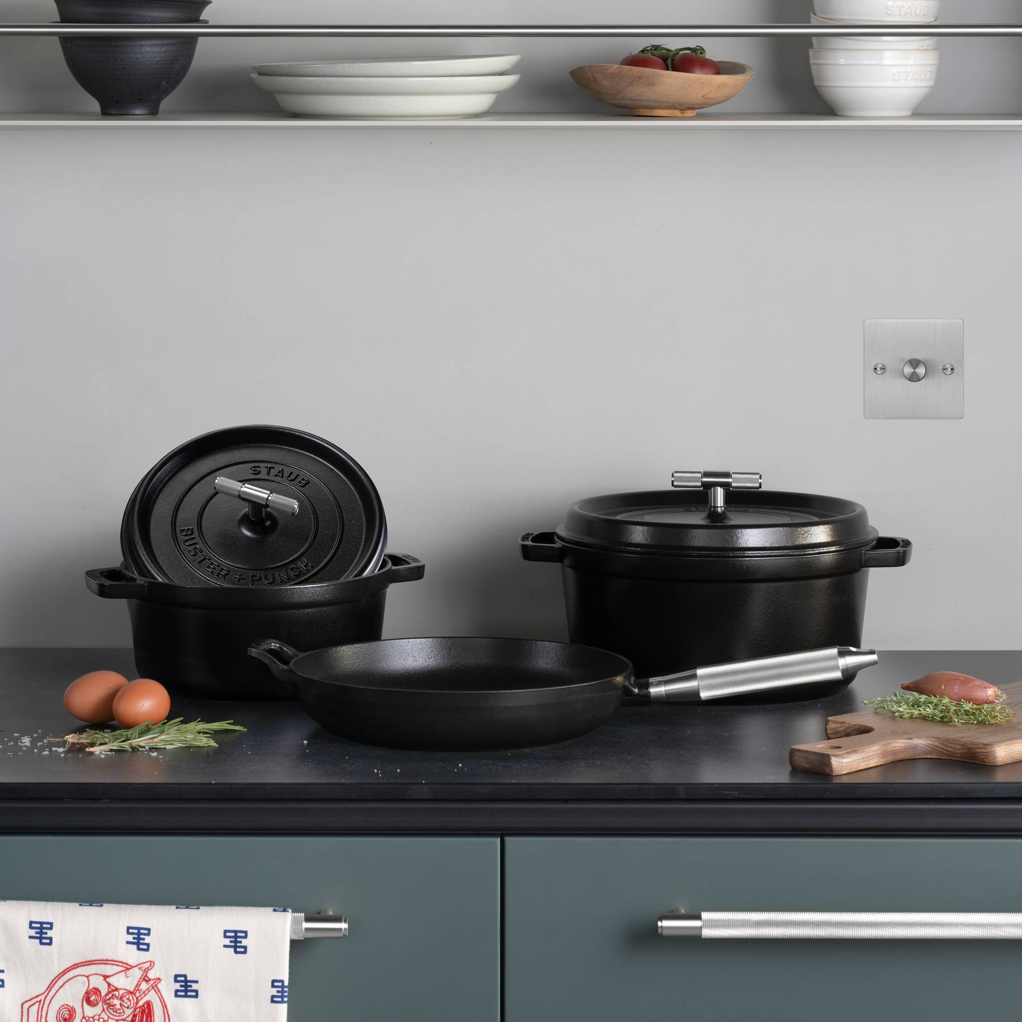 PAN / 28CM / CROSS / STAUB