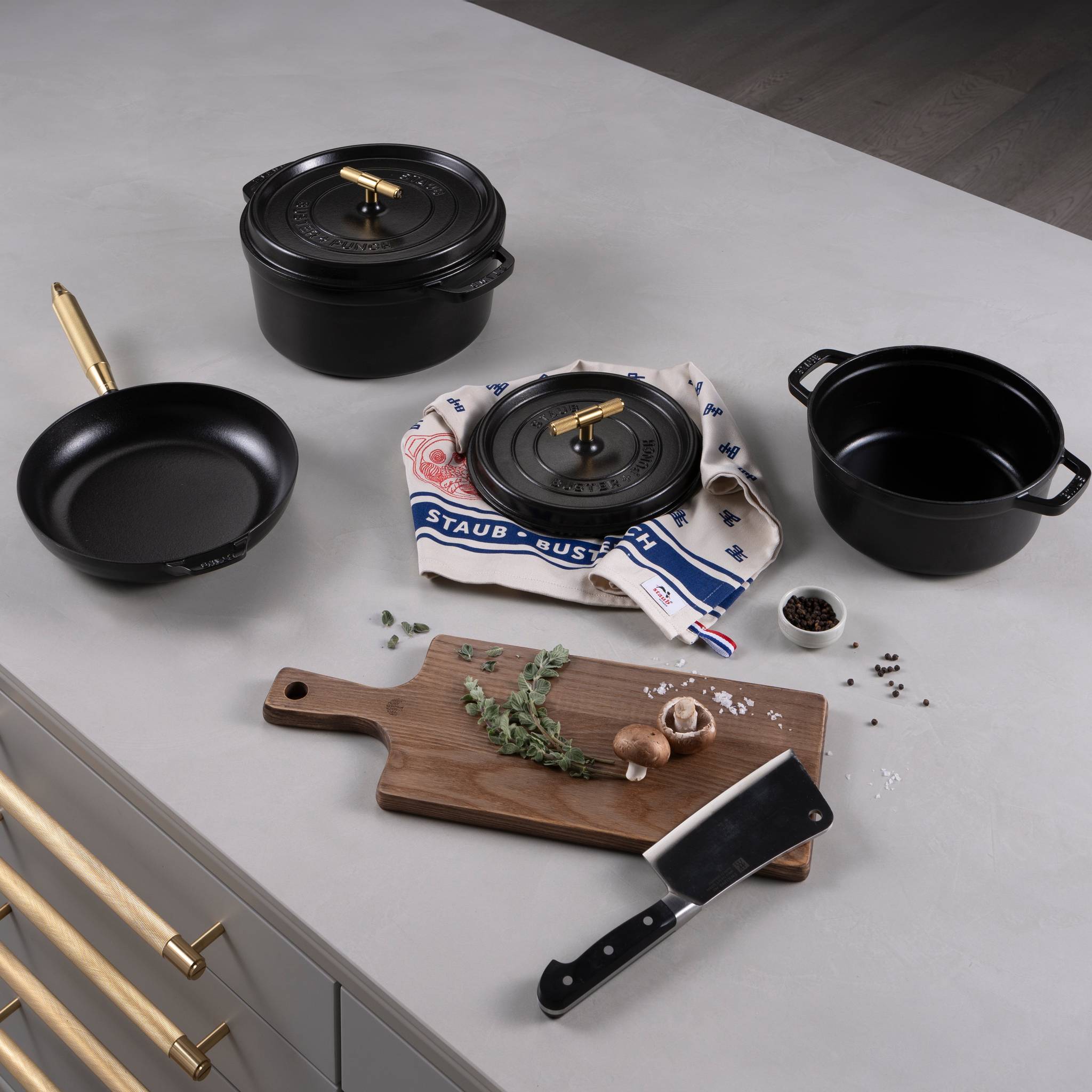 PAN / 28CM / CROSS / STAUB