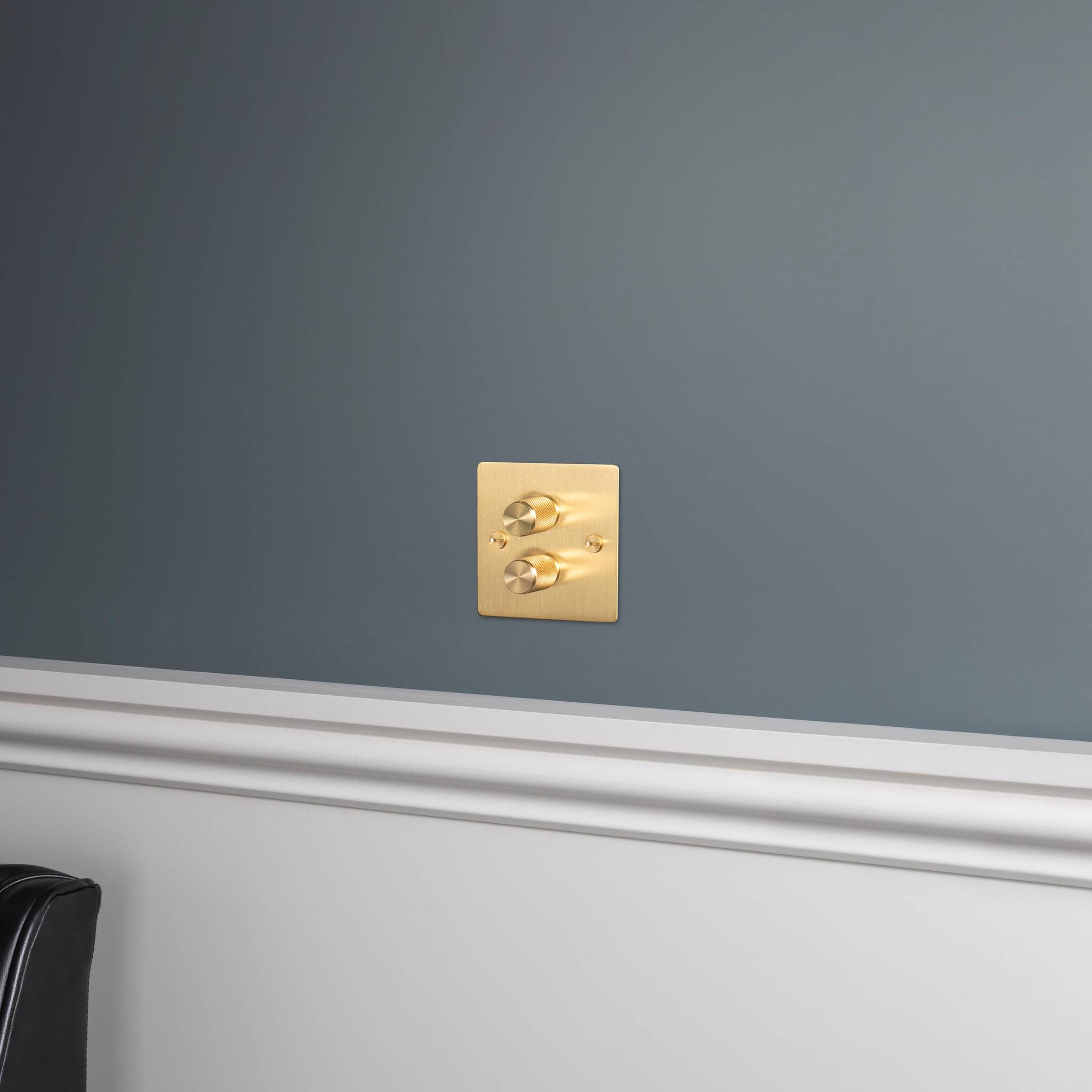 2G DIMMER / 120W / CROSS / BRASS