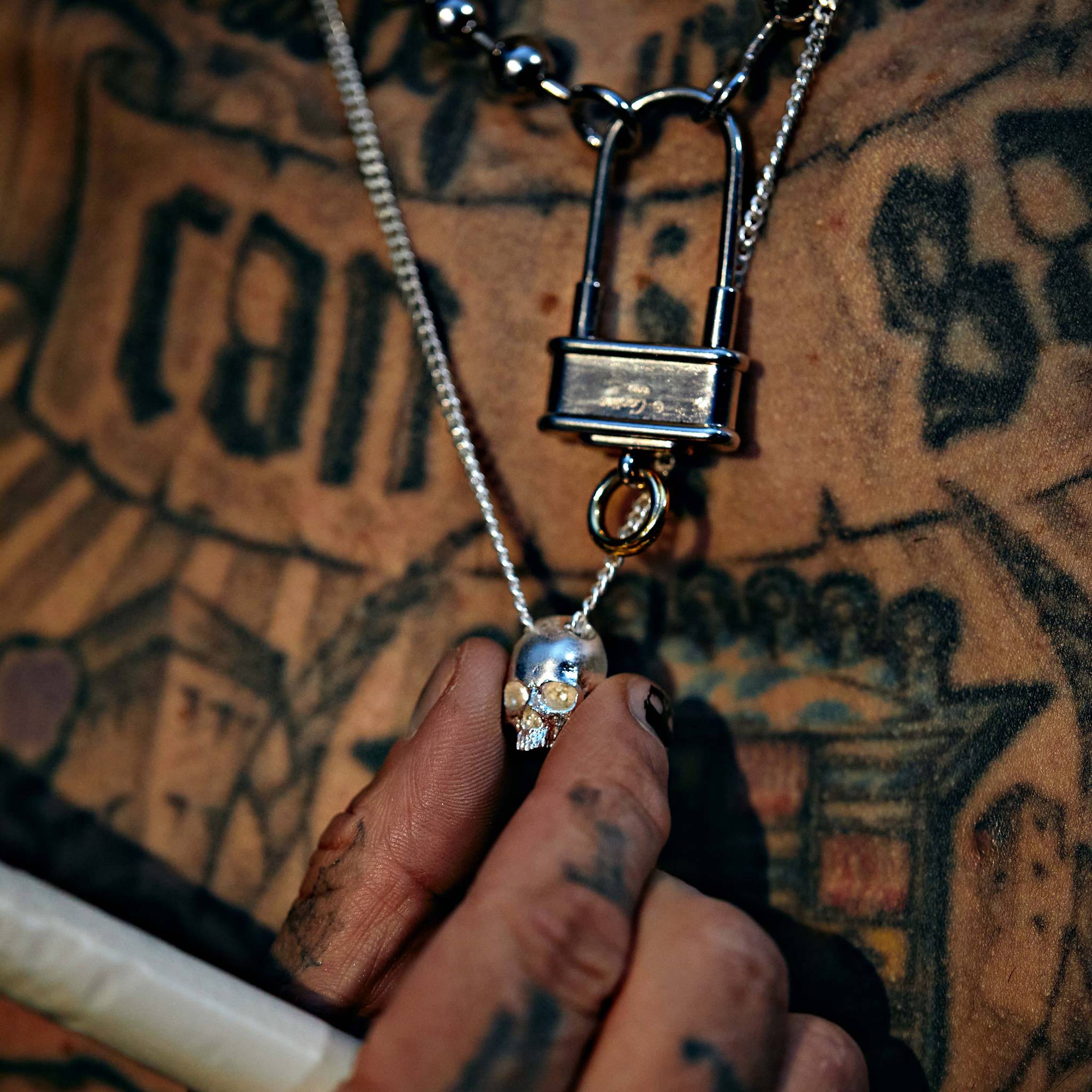 SKULL NECKLACE / TRAVIS BARKER