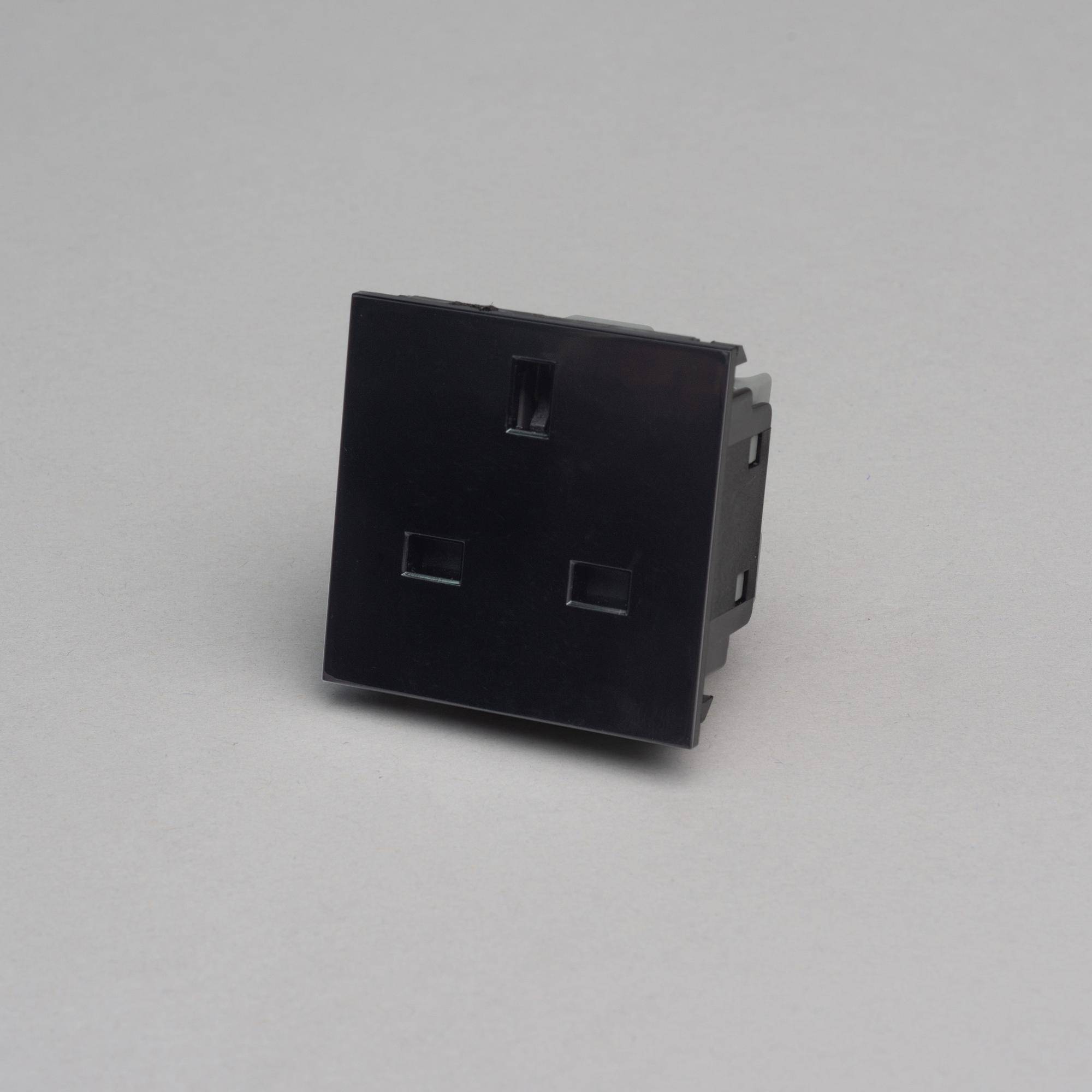 UK 13A SOCKET MODULE / TYPE G / 50 MM