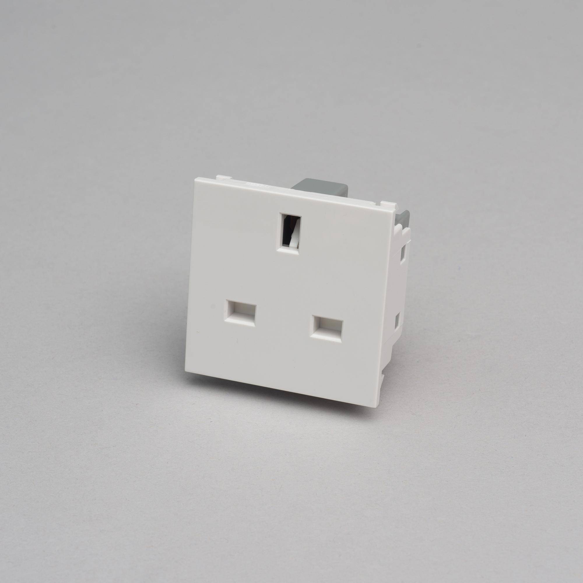 UK 13A SOCKET MODULE / TYPE G / 50 MM