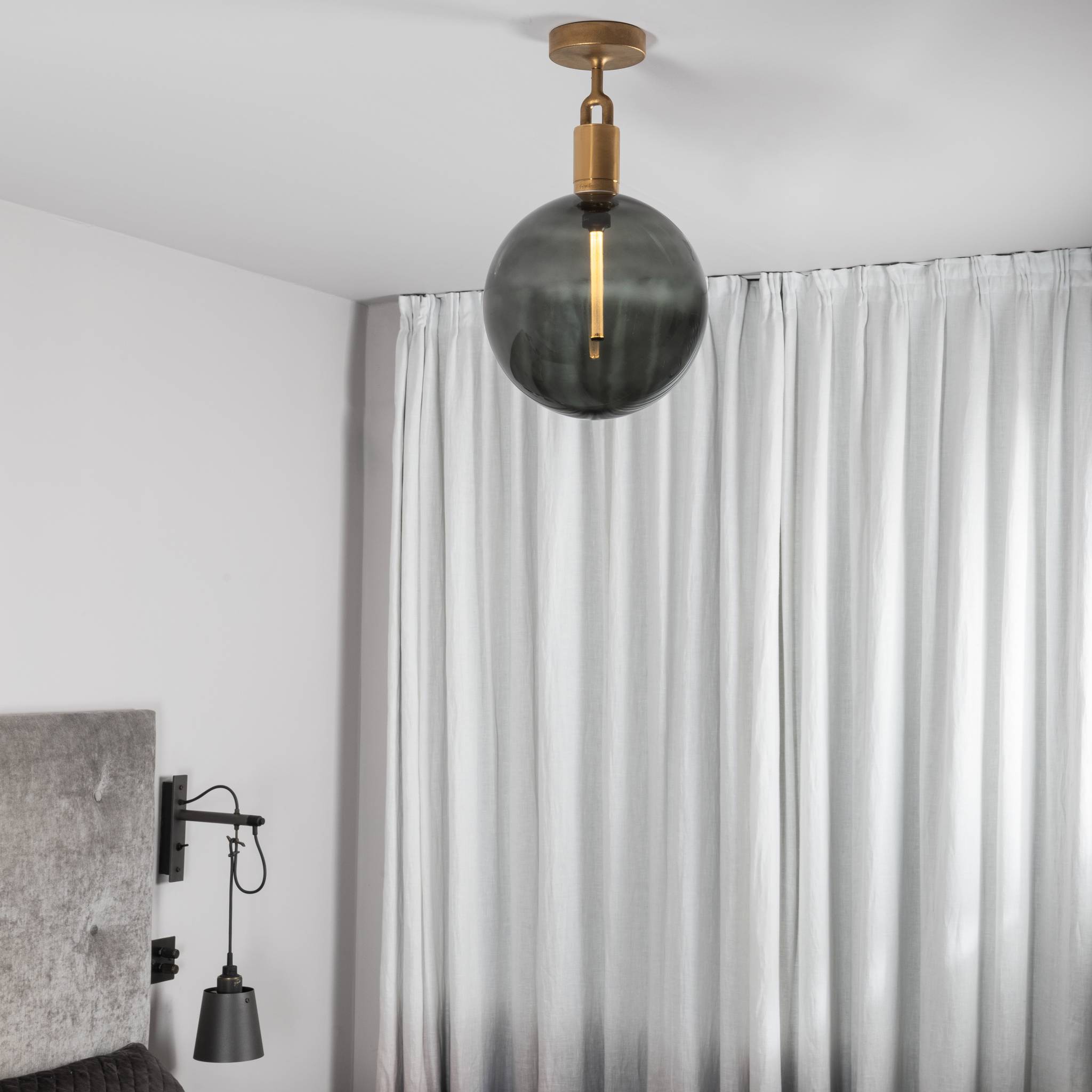 FORKED CEILING / LINEAR / GLOBE / SMOKED / LARGE