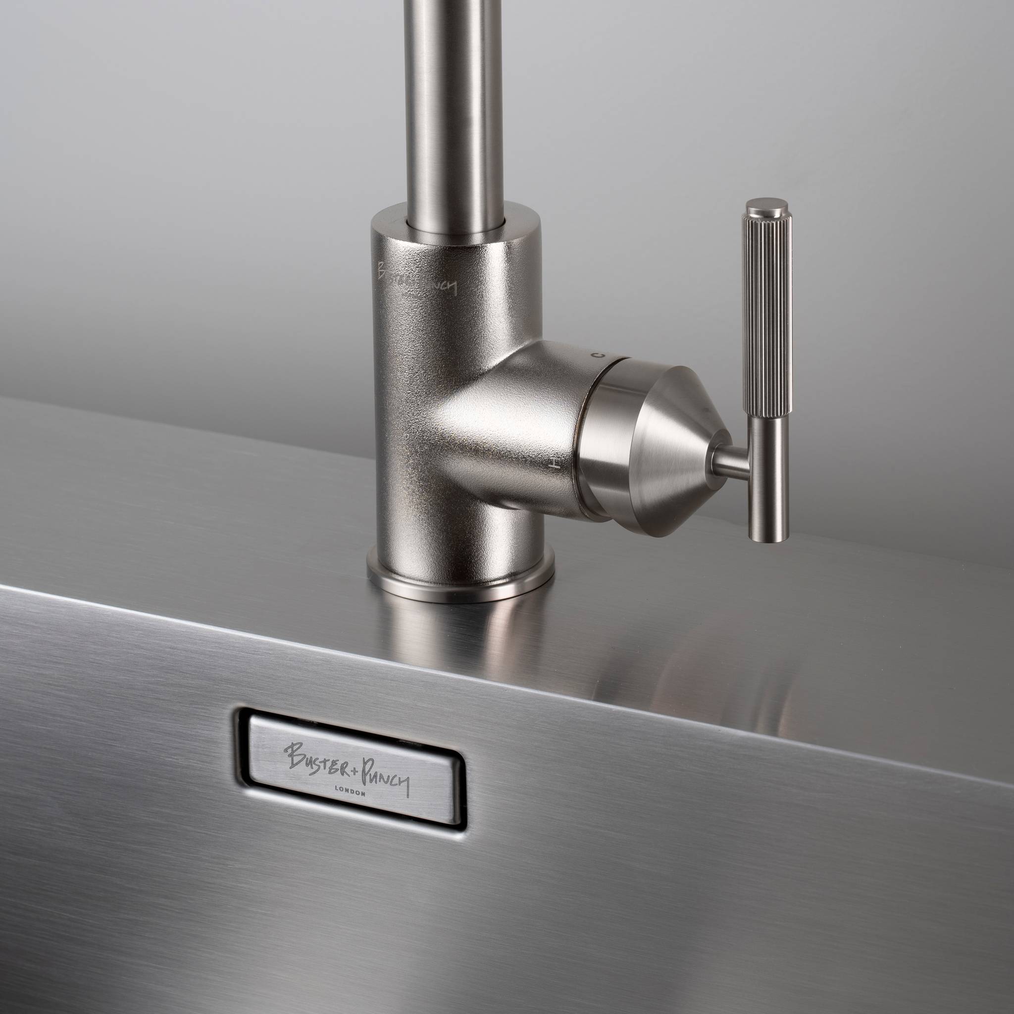 UK KITCHEN TAP / PULL-OUT MIXER / LINEAR