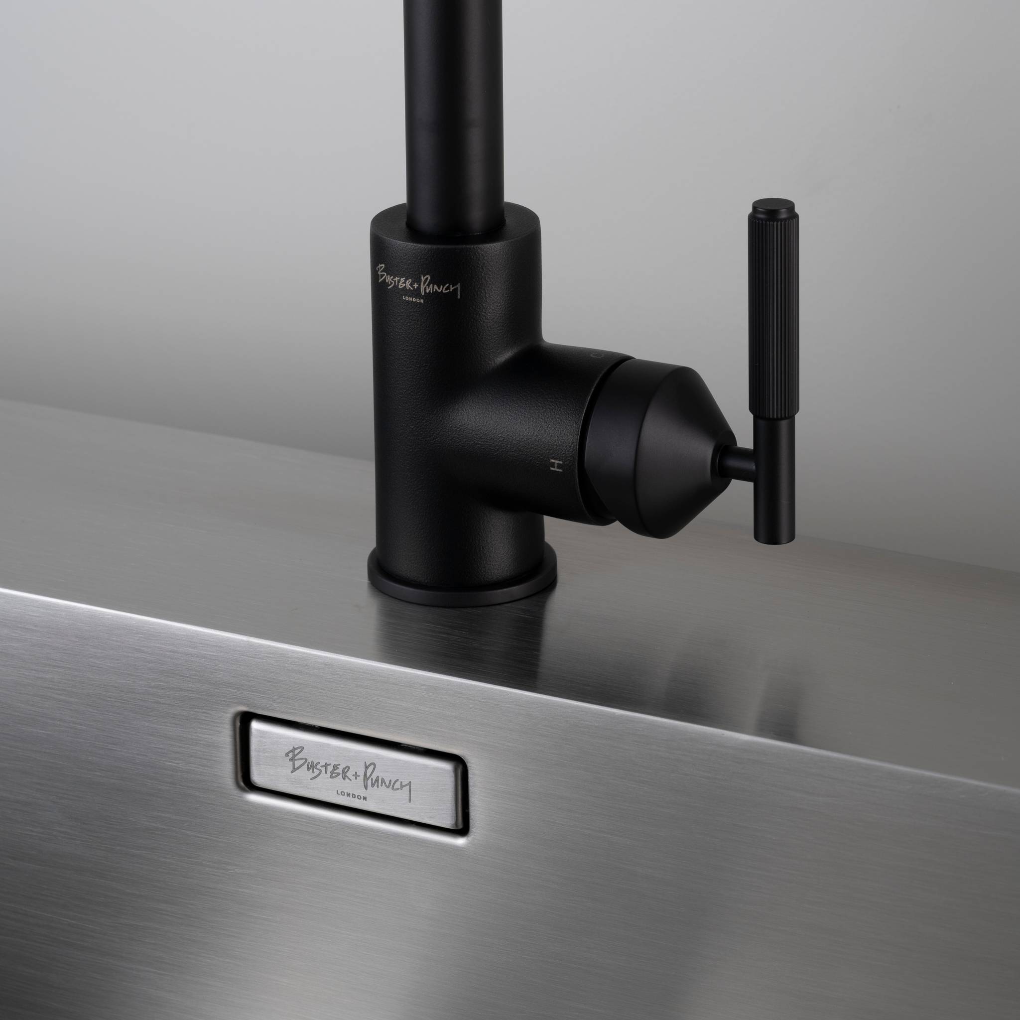 UK KITCHEN TAP / PULL-OUT MIXER / LINEAR