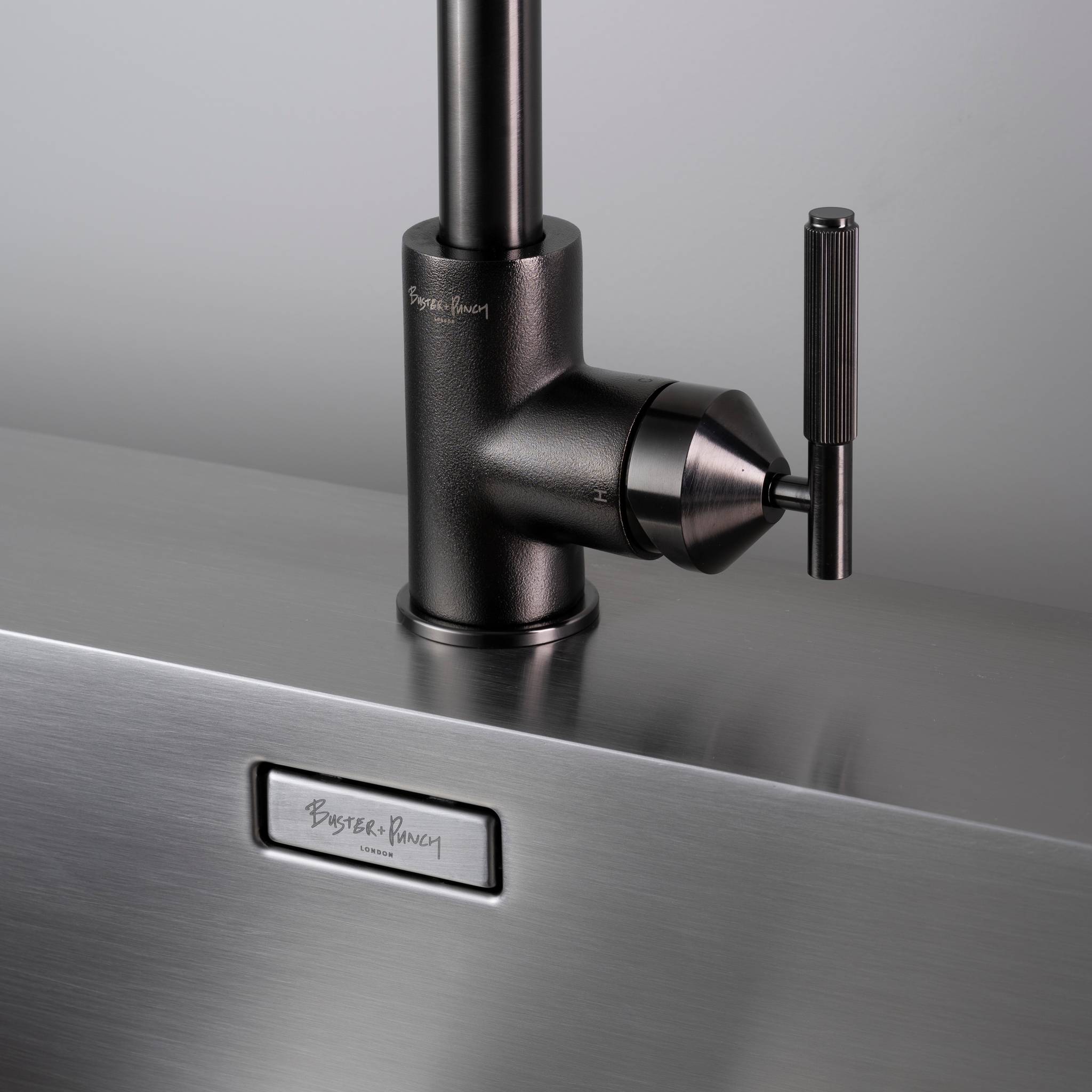 UK KITCHEN TAP / PULL-OUT MIXER / LINEAR