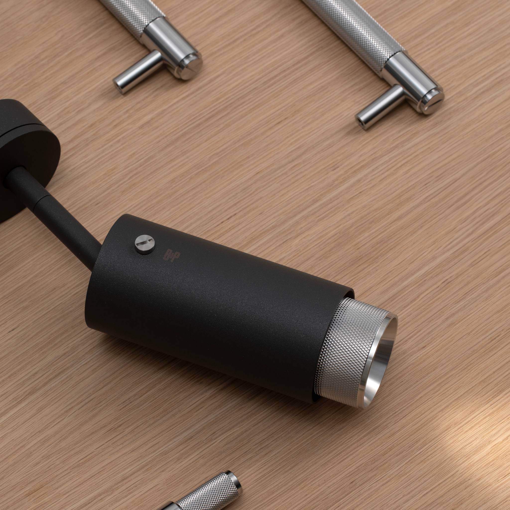 EXHAUST SPOT / CROSS / GRAPHITE