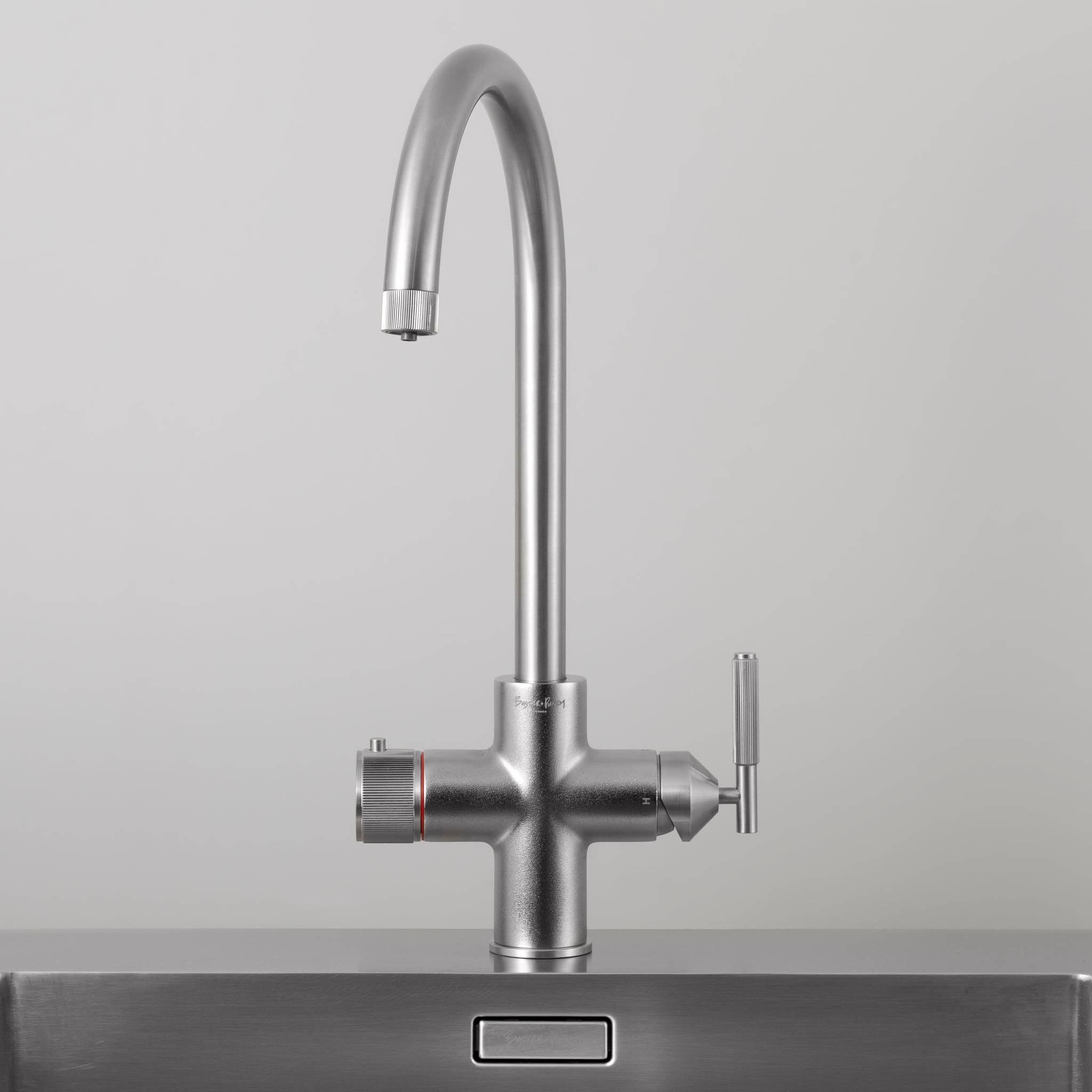 UK KITCHEN HOT TAP / 4 IN 1 / LINEAR