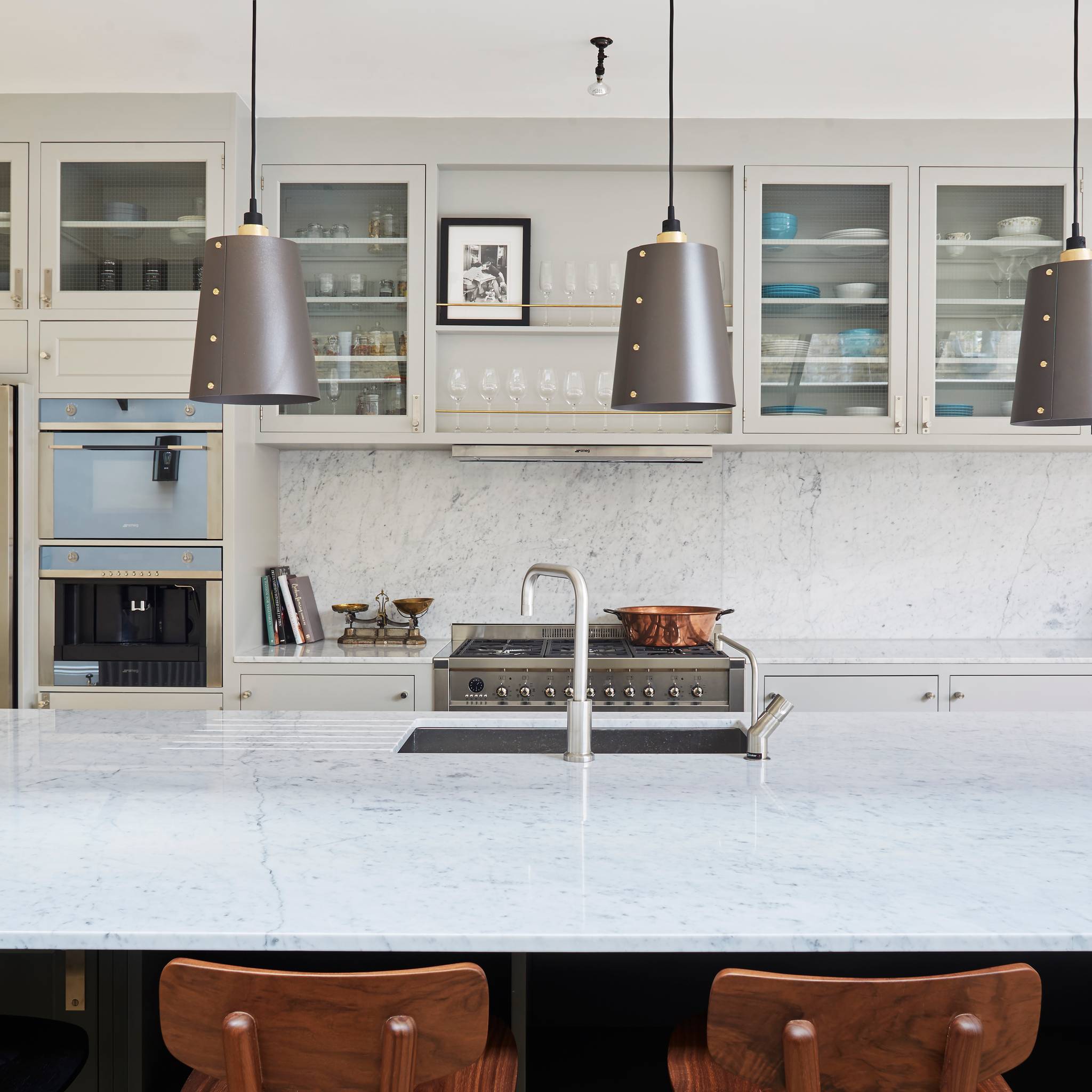 HOOKED 1.0 / LARGE / CROSS / GRAPHITE