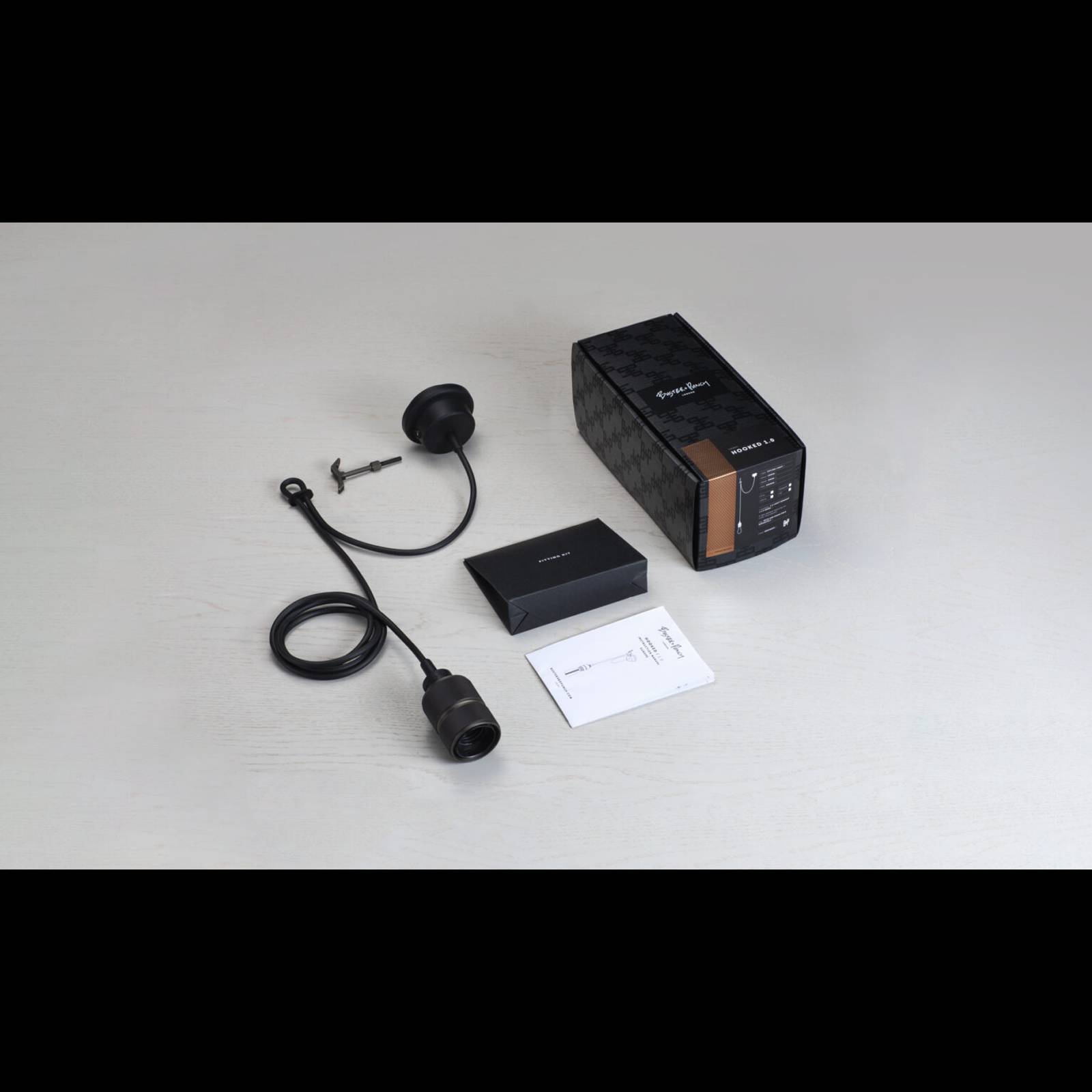 HOOKED 1.0 / NUDE / CROSS