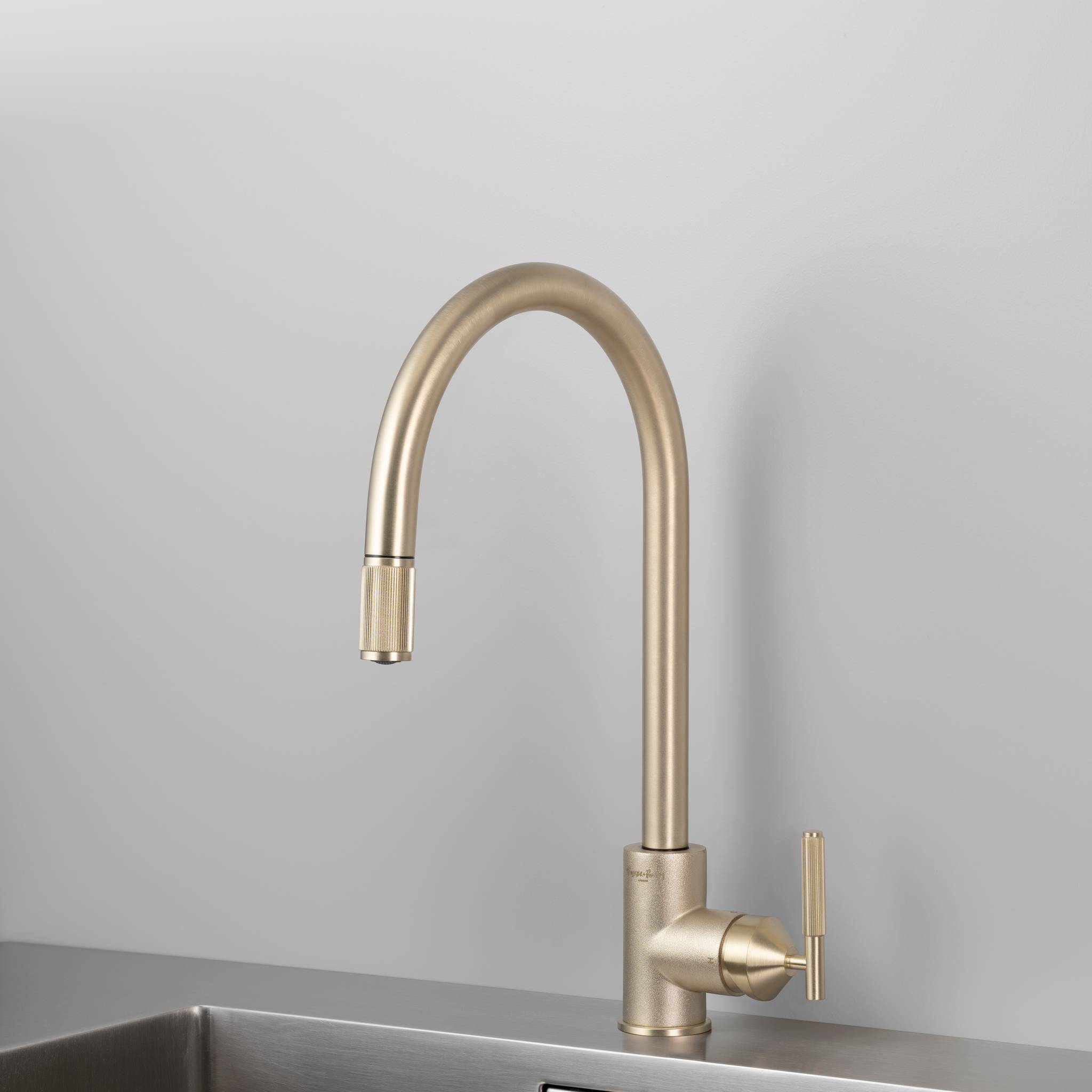 UK KITCHEN TAP / PULL-OUT MIXER / LINEAR