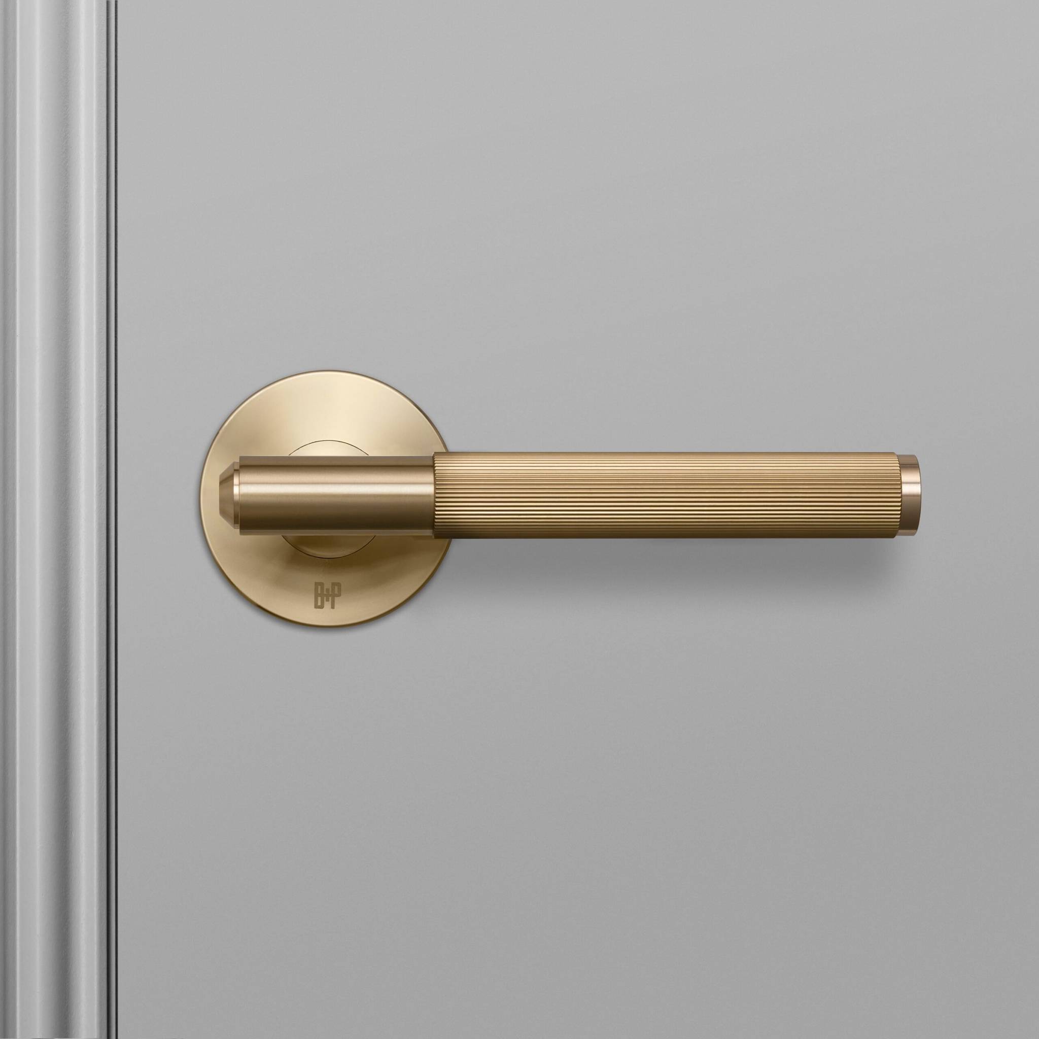 DOOR HANDLE SET / LINEAR / SPRUNG
