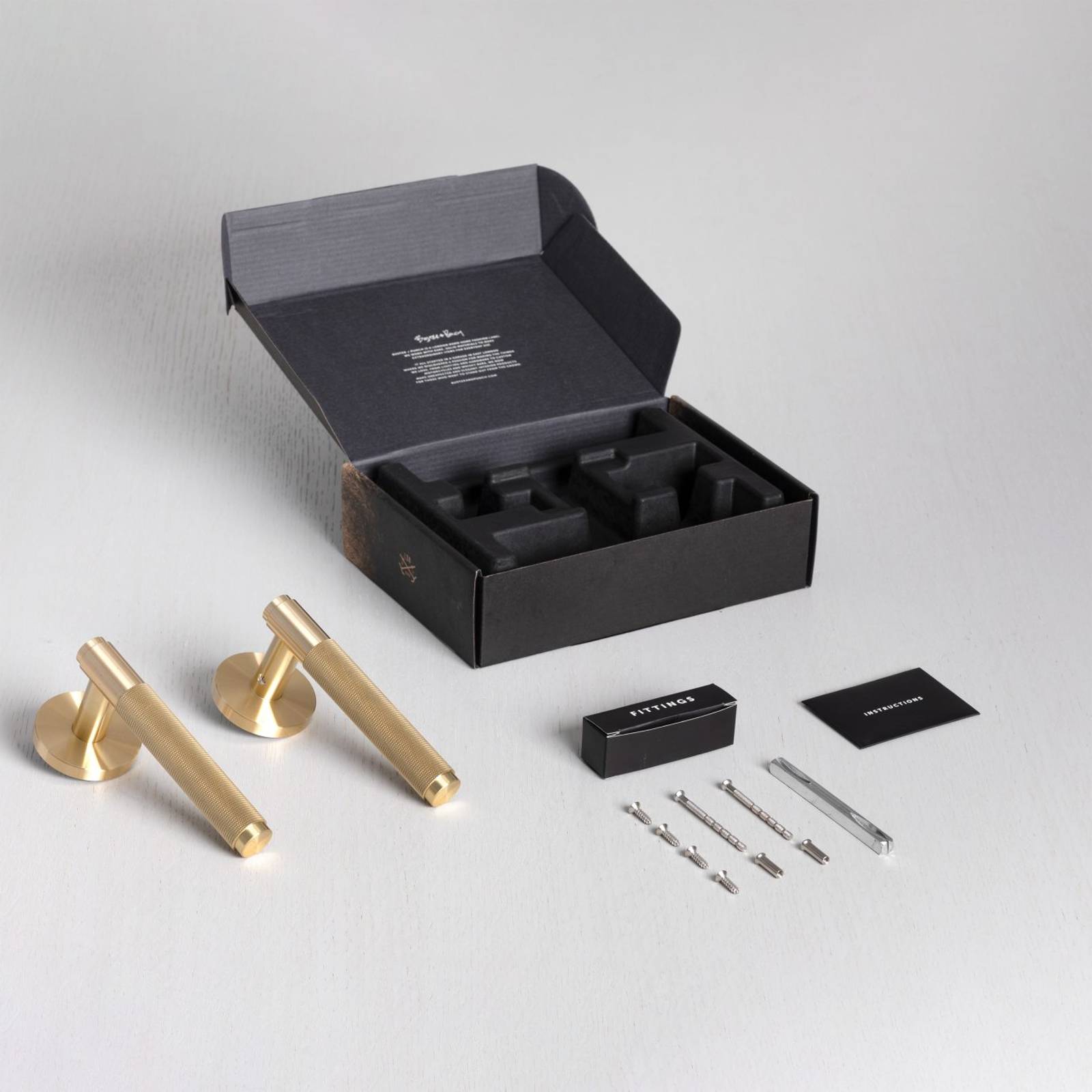 DOOR HANDLE SET / CROSS / SPRUNG