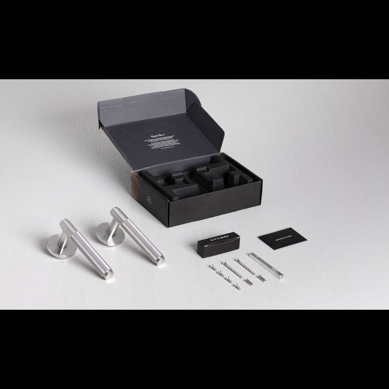 DOOR HANDLE SET / CROSS / SPRUNG