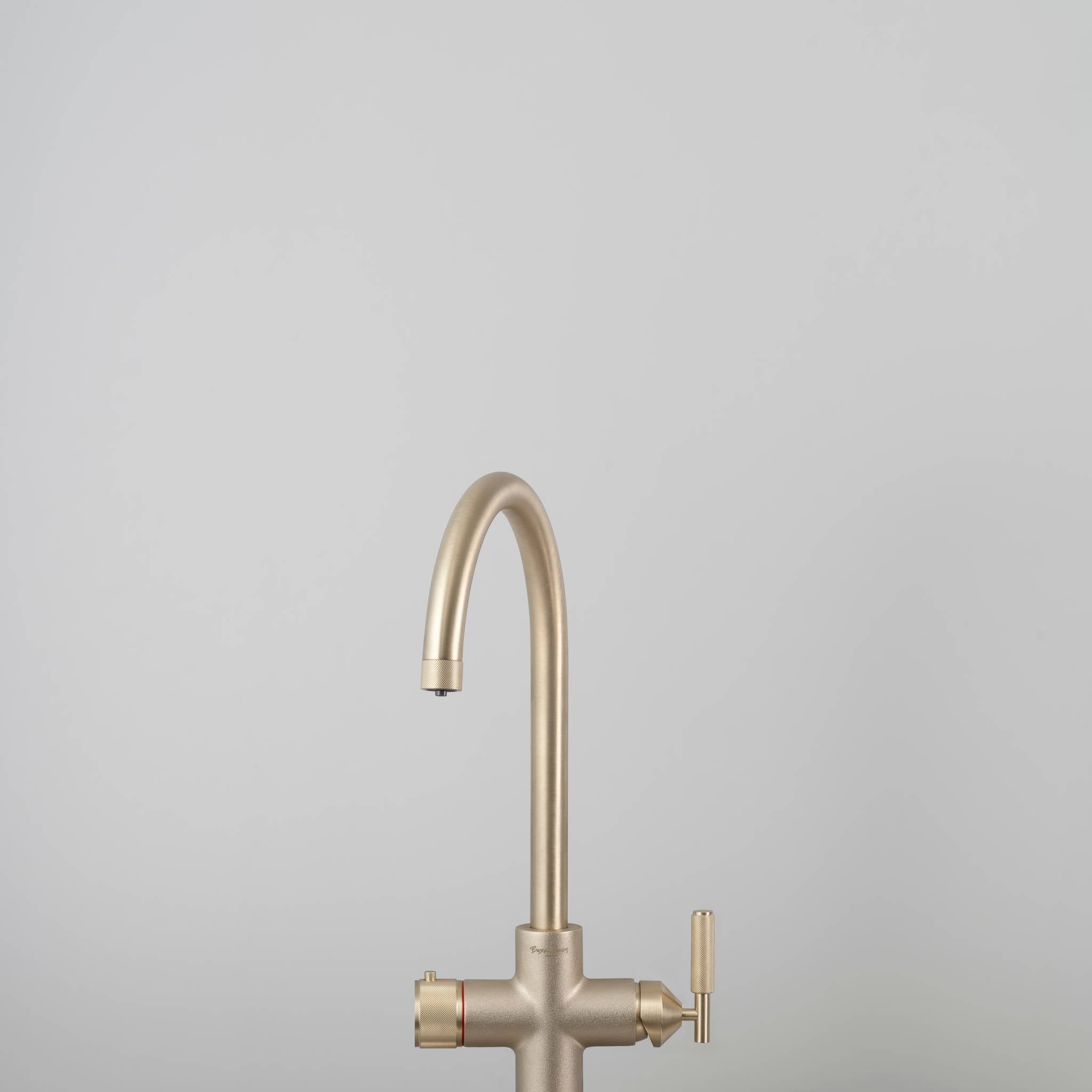 UK KITCHEN HOT TAP / 4 IN 1 / CROSS