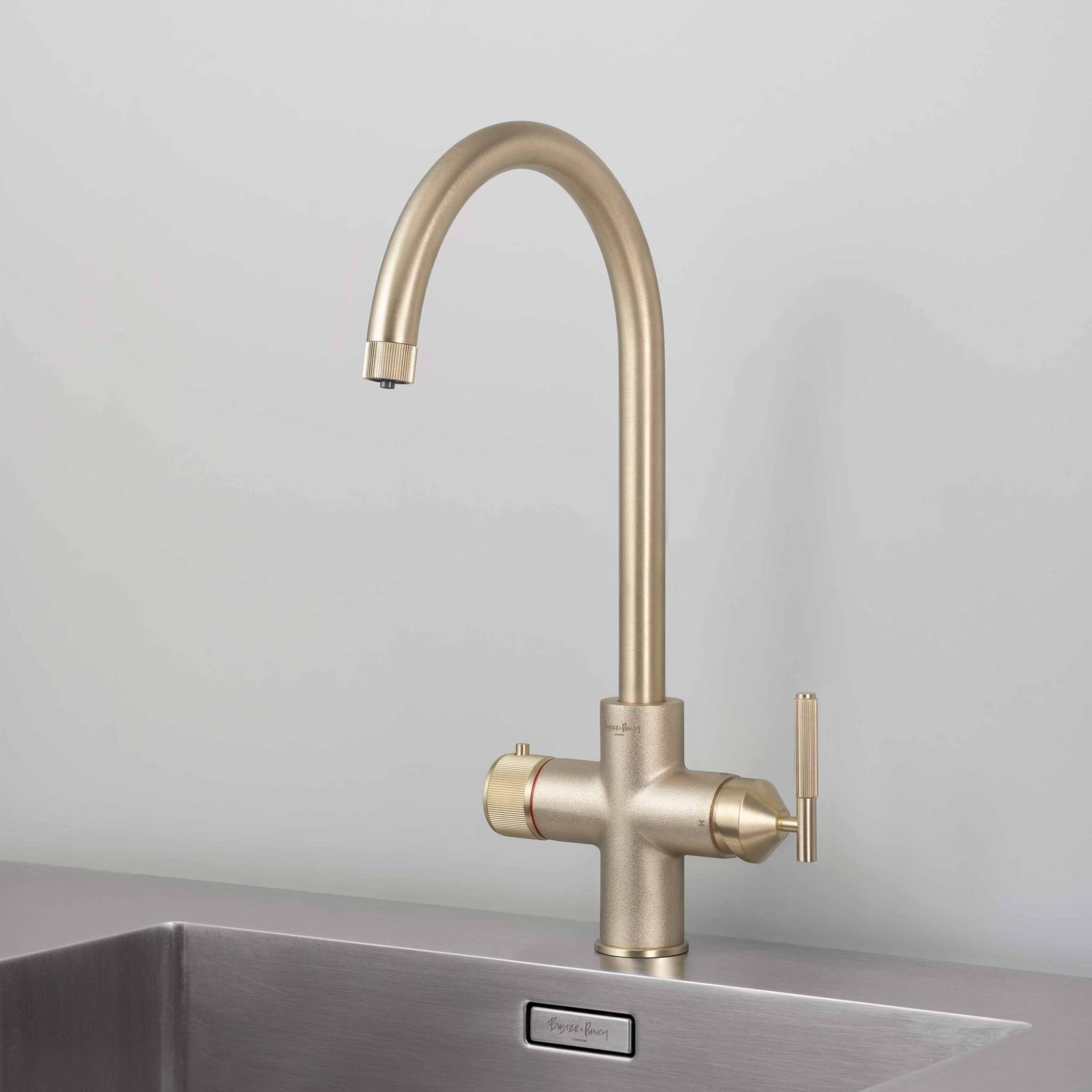 UK KITCHEN HOT TAP / 4 IN 1 / LINEAR