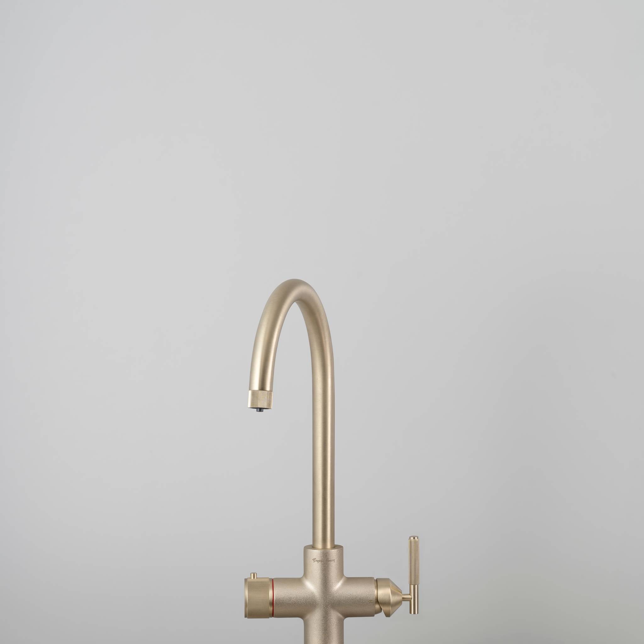 UK KITCHEN HOT TAP / 4 IN 1 / LINEAR
