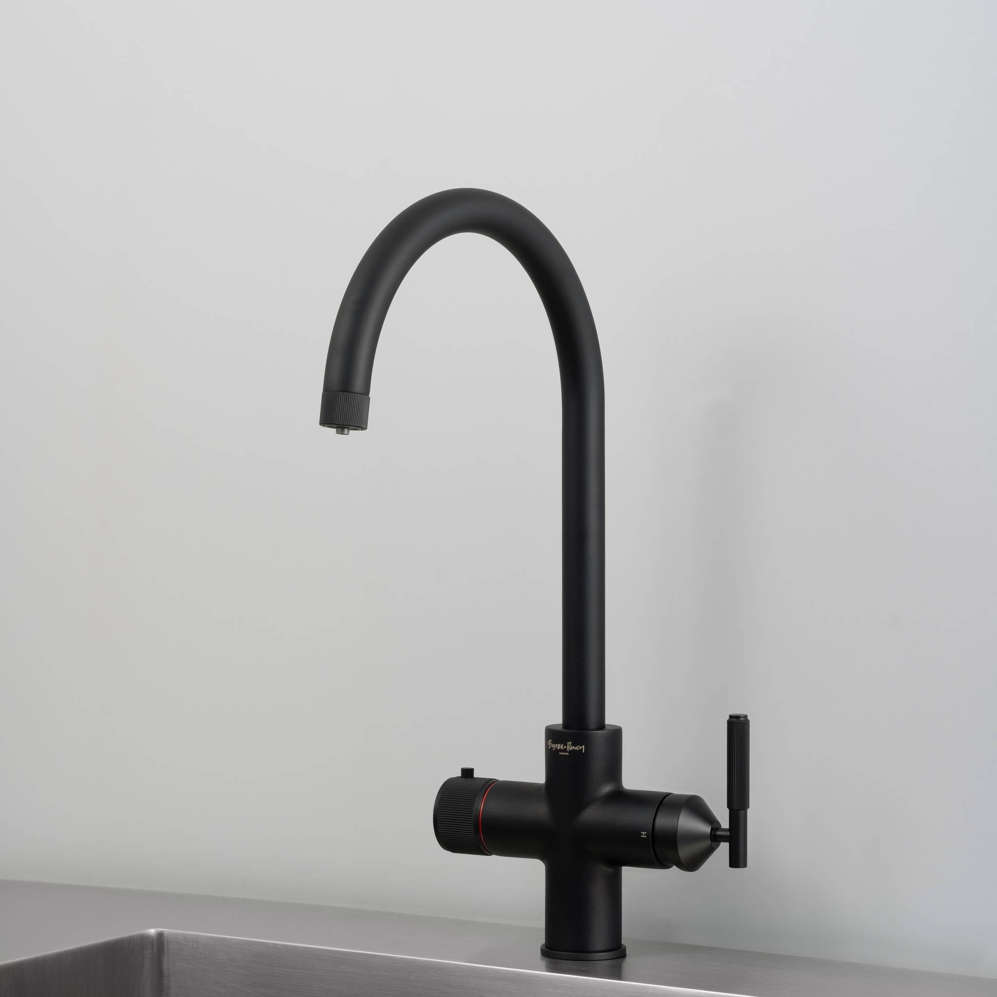 UK KITCHEN HOT TAP / 4 IN 1 / LINEAR