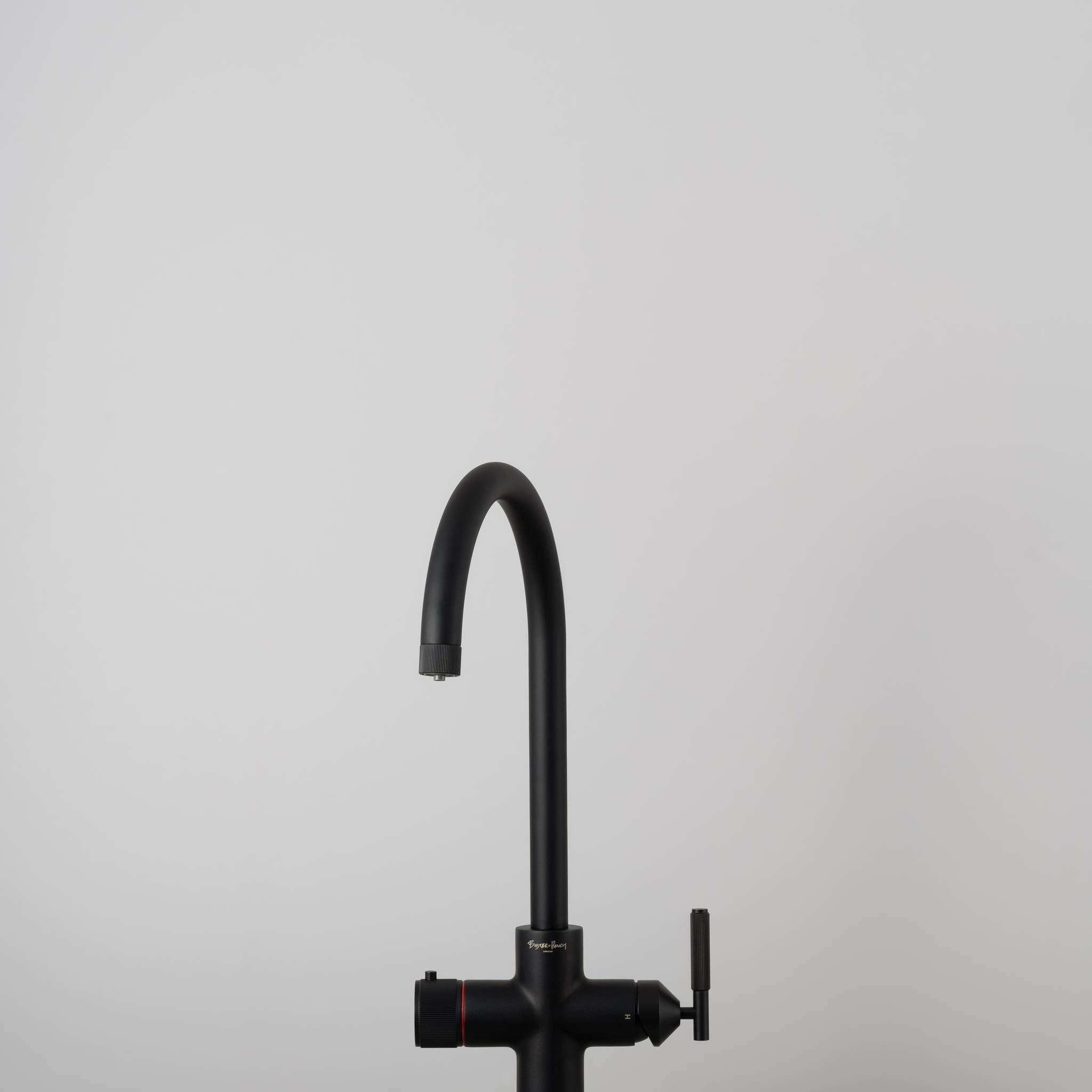 UK KITCHEN HOT TAP / 4 IN 1 / LINEAR