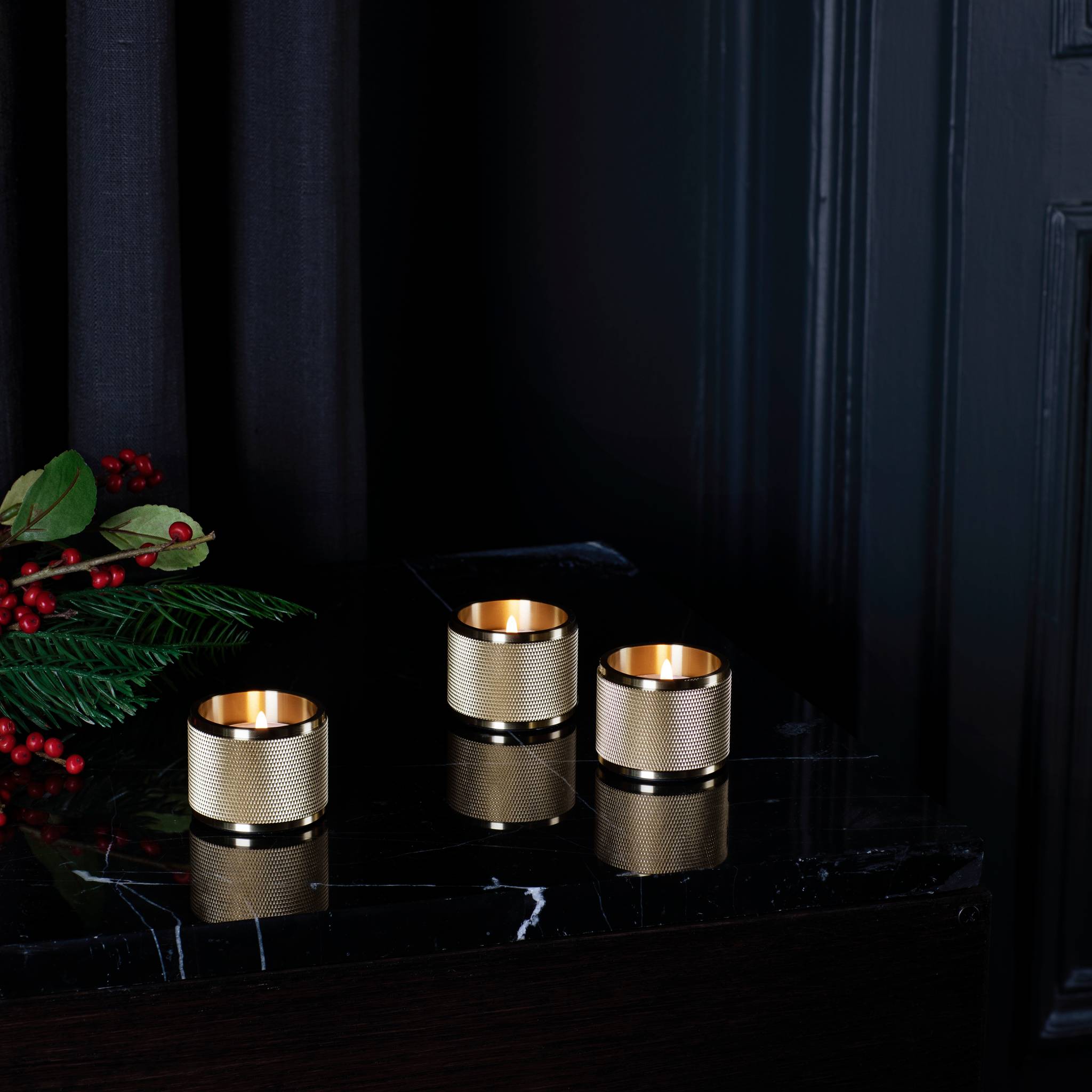 TEALIGHT CANDLE HOLDER / CROSS / SET OF 3